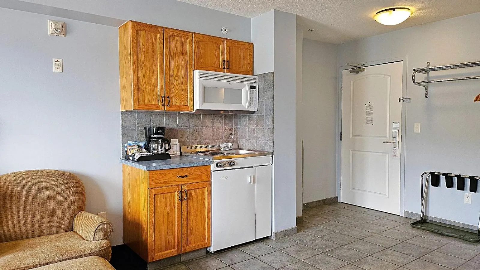 Kitchen or kitchenette in Misty Mountain Inn & Suites