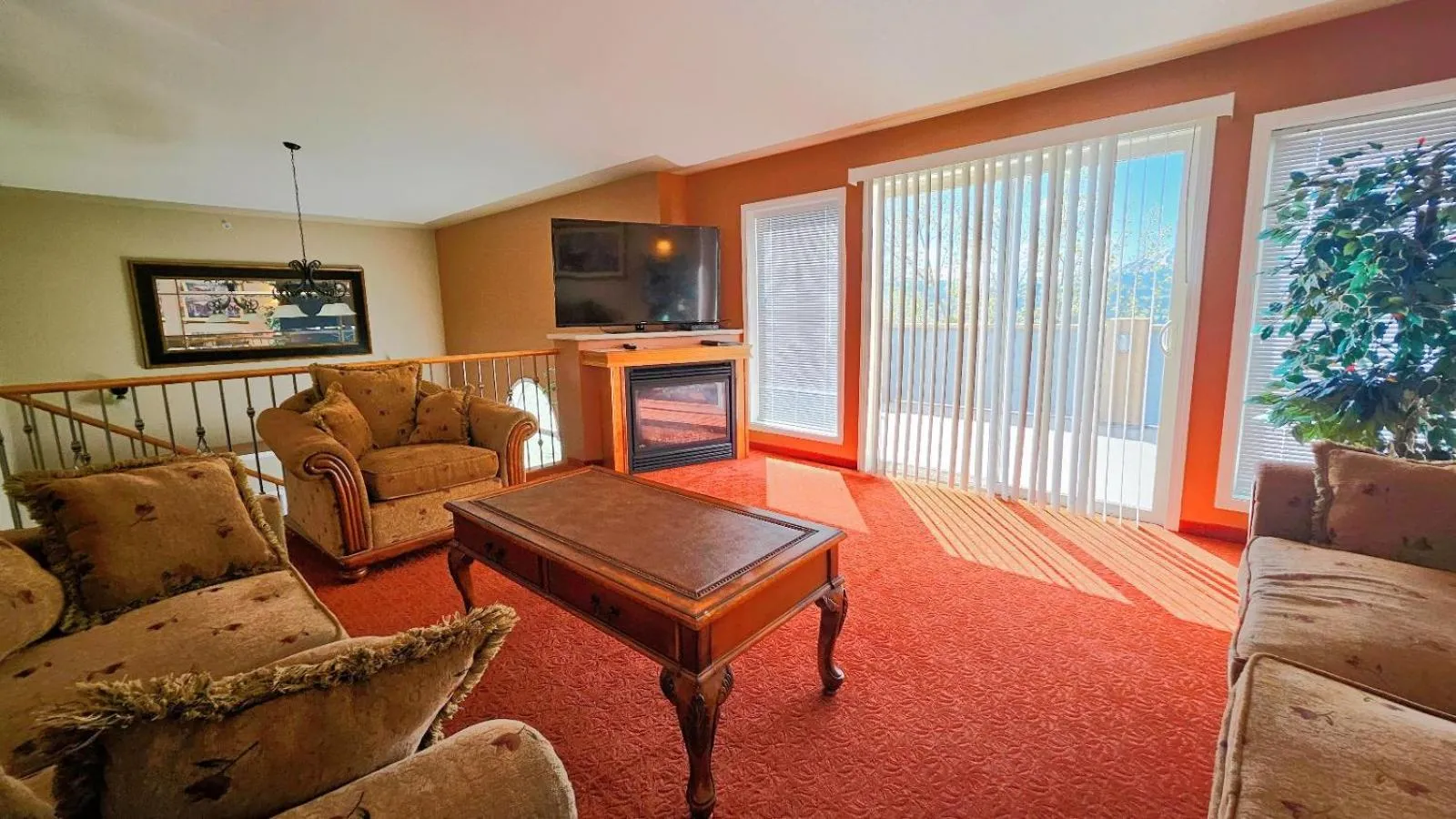 Living room in Misty Mountain Inn & Suites