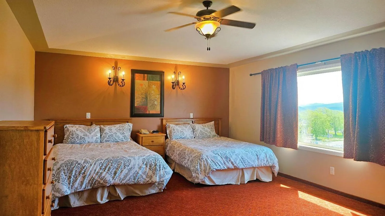 Bedroom, Bed in Misty Mountain Inn & Suites