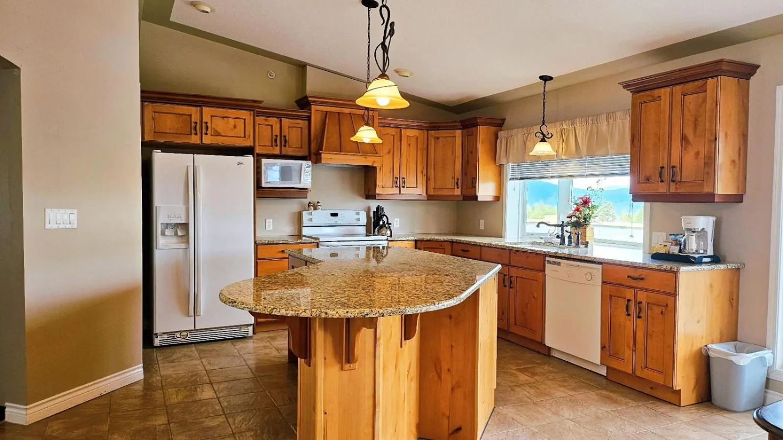 kitchen in Misty Mountain Inn & Suites