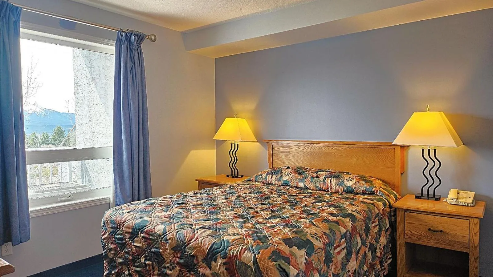 Bedroom, Bed in Misty Mountain Inn & Suites