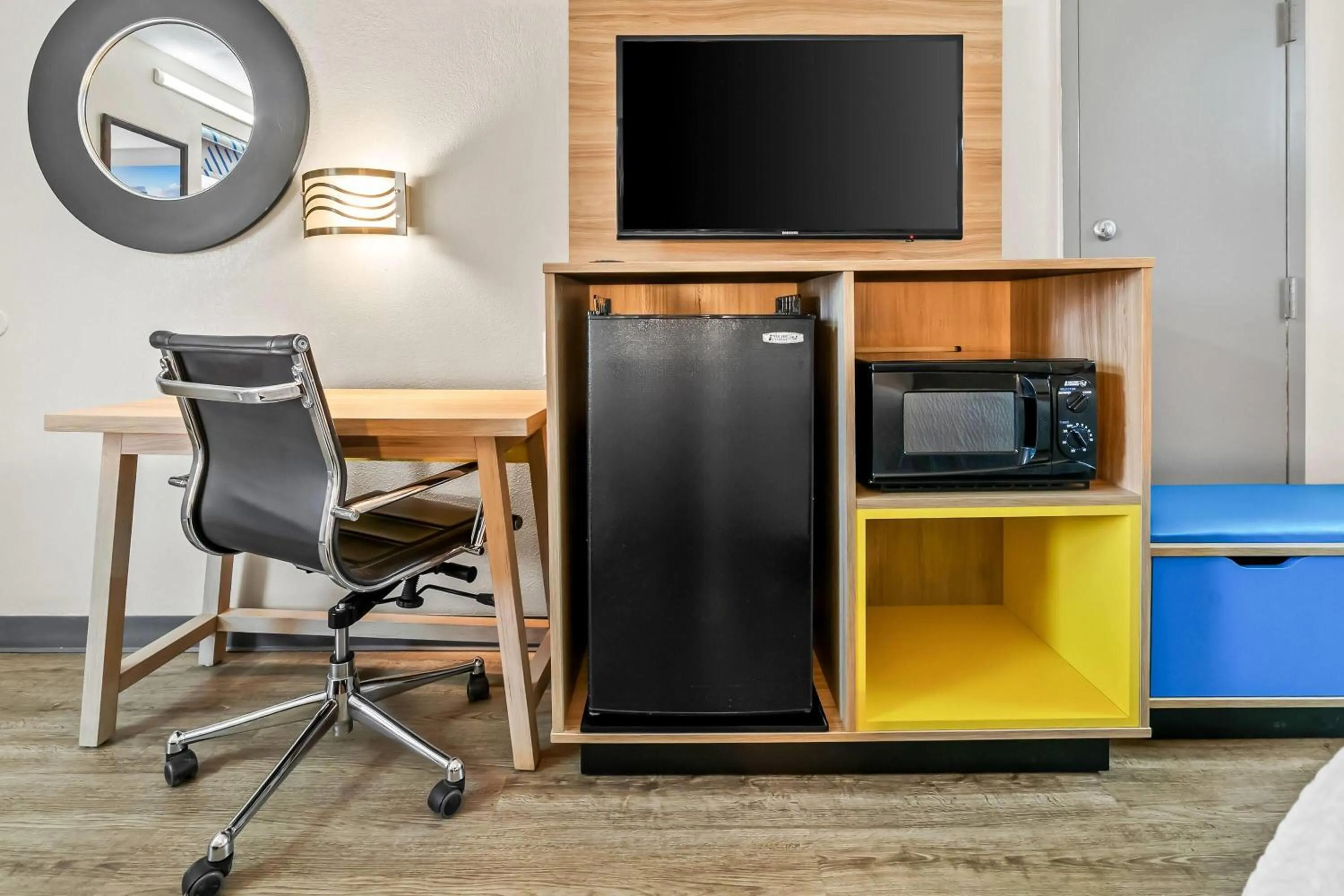 Bed in Days Inn by Wyndham Simpsonville