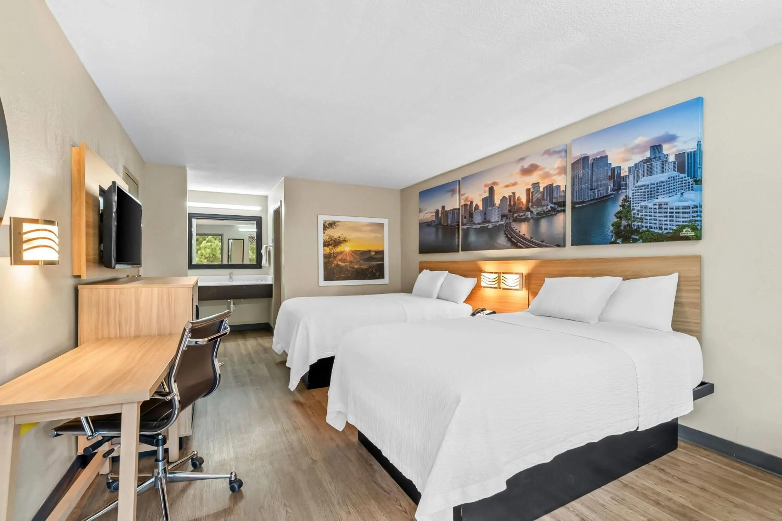 Bed in Days Inn by Wyndham Simpsonville