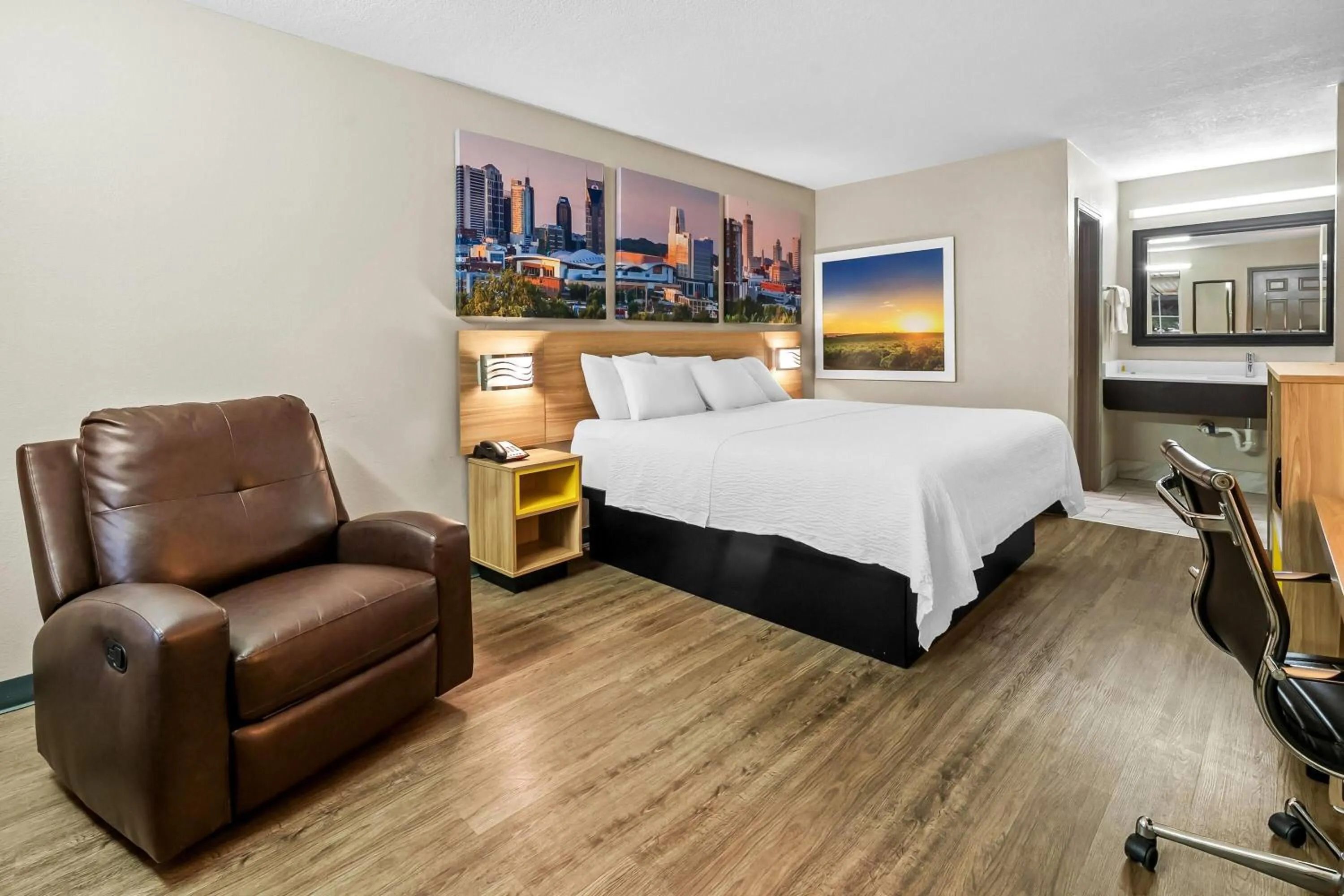 Bed in Days Inn by Wyndham Simpsonville