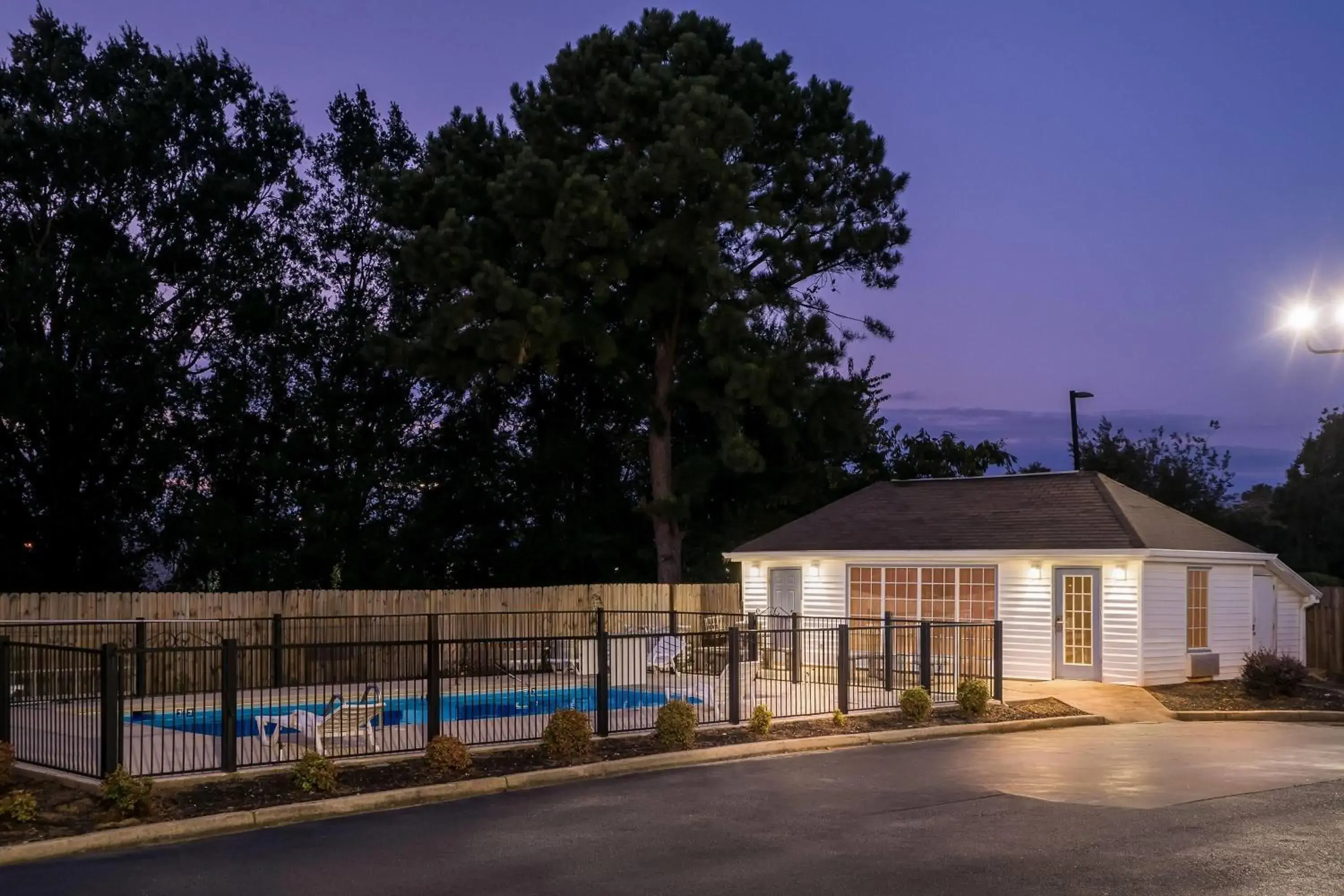 Property building in Days Inn by Wyndham Simpsonville Property building in Days Inn by Wyndham Simpsonville