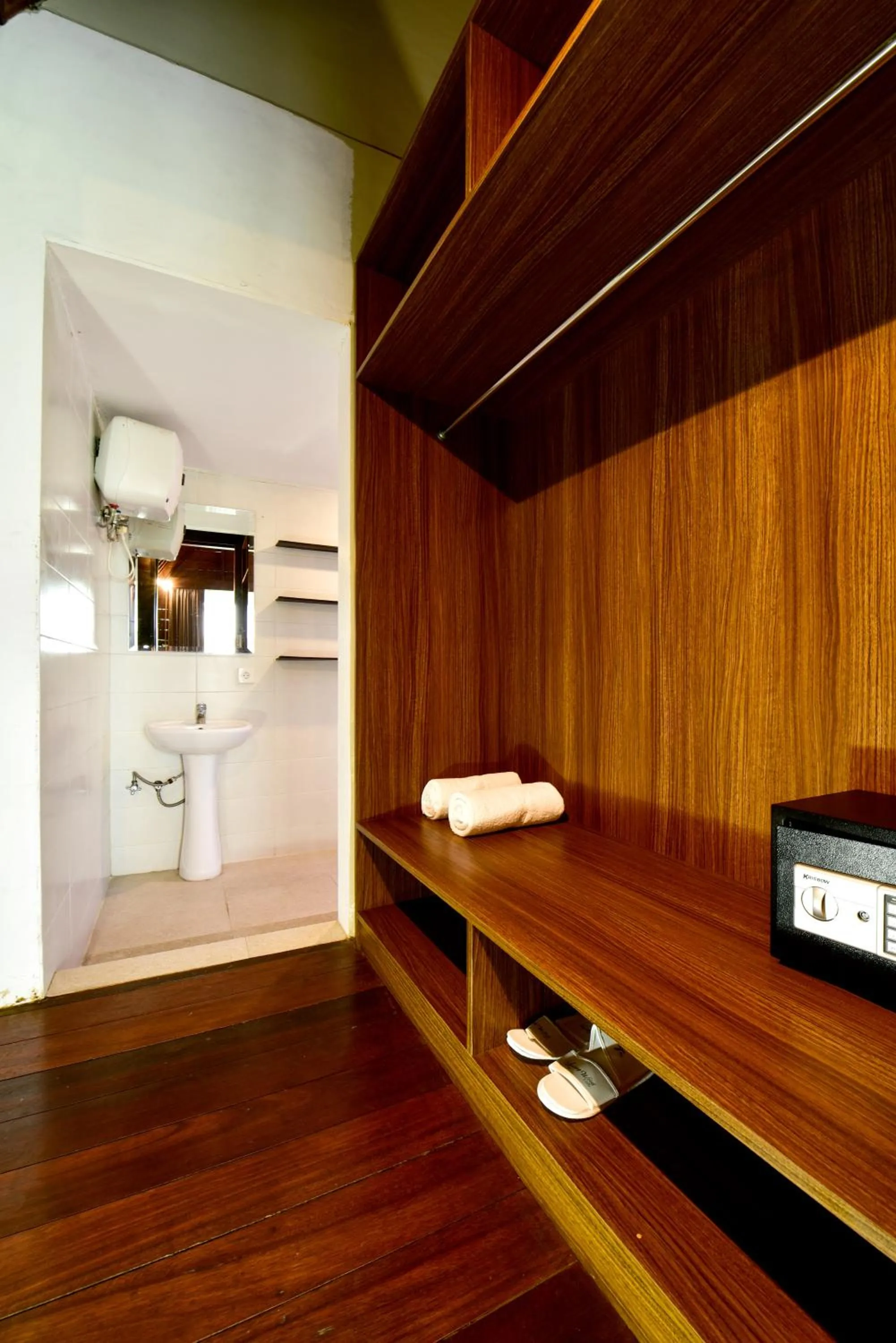 wardrobe in The Lumbung Wood Villa