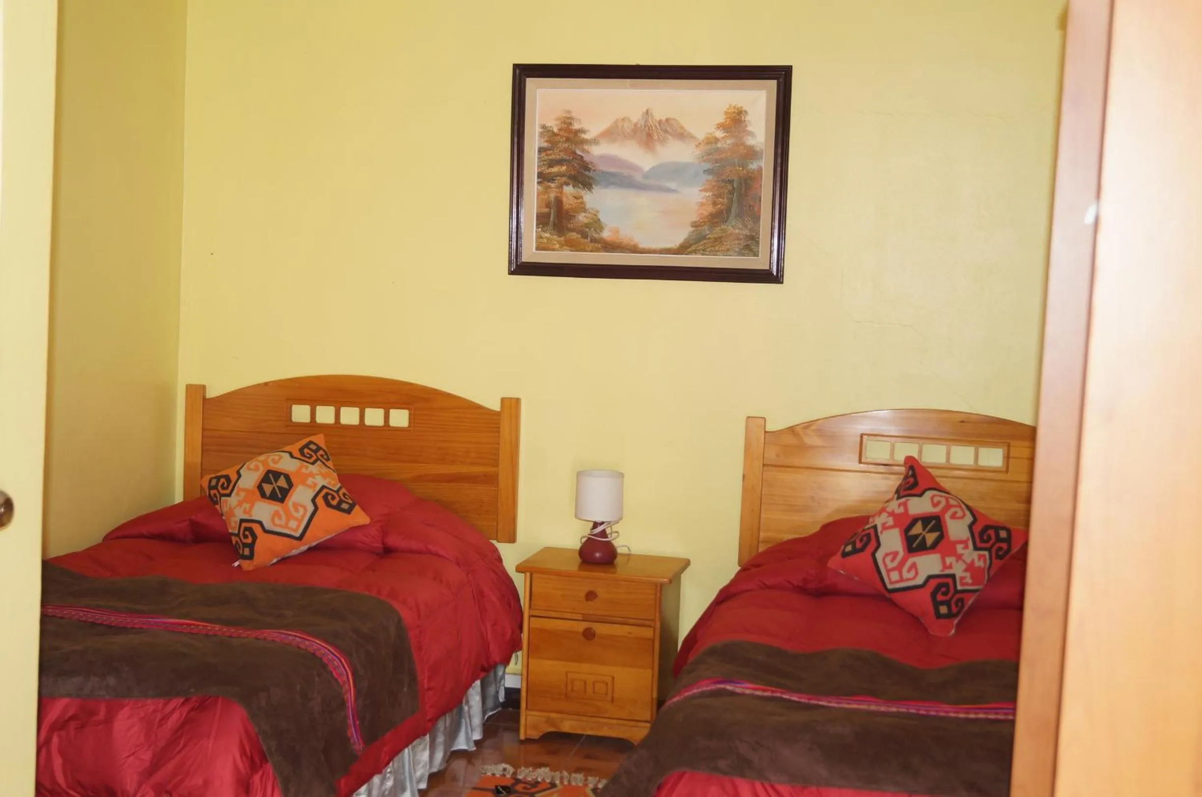 Twin Room with Private Bathroom in Hostal Intipara