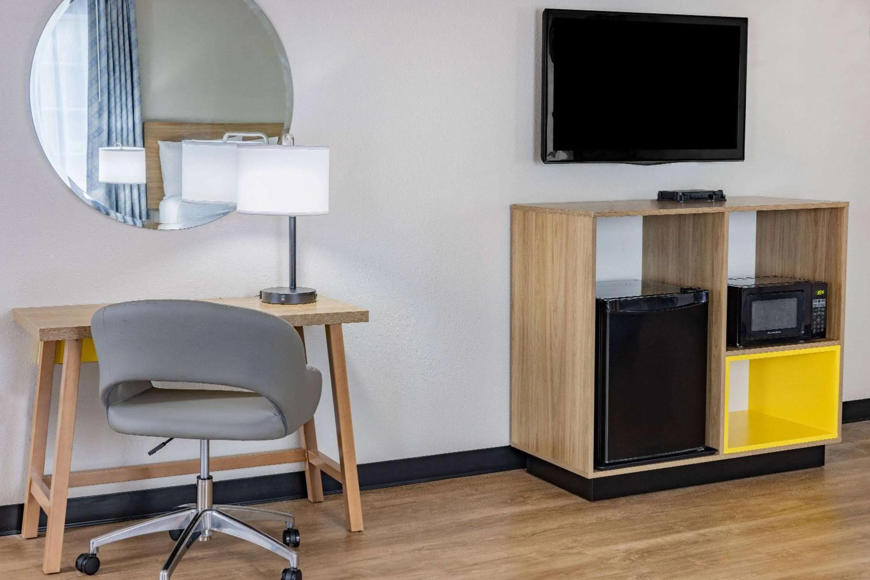 Bed in Days Inn by Wyndham Barnwell