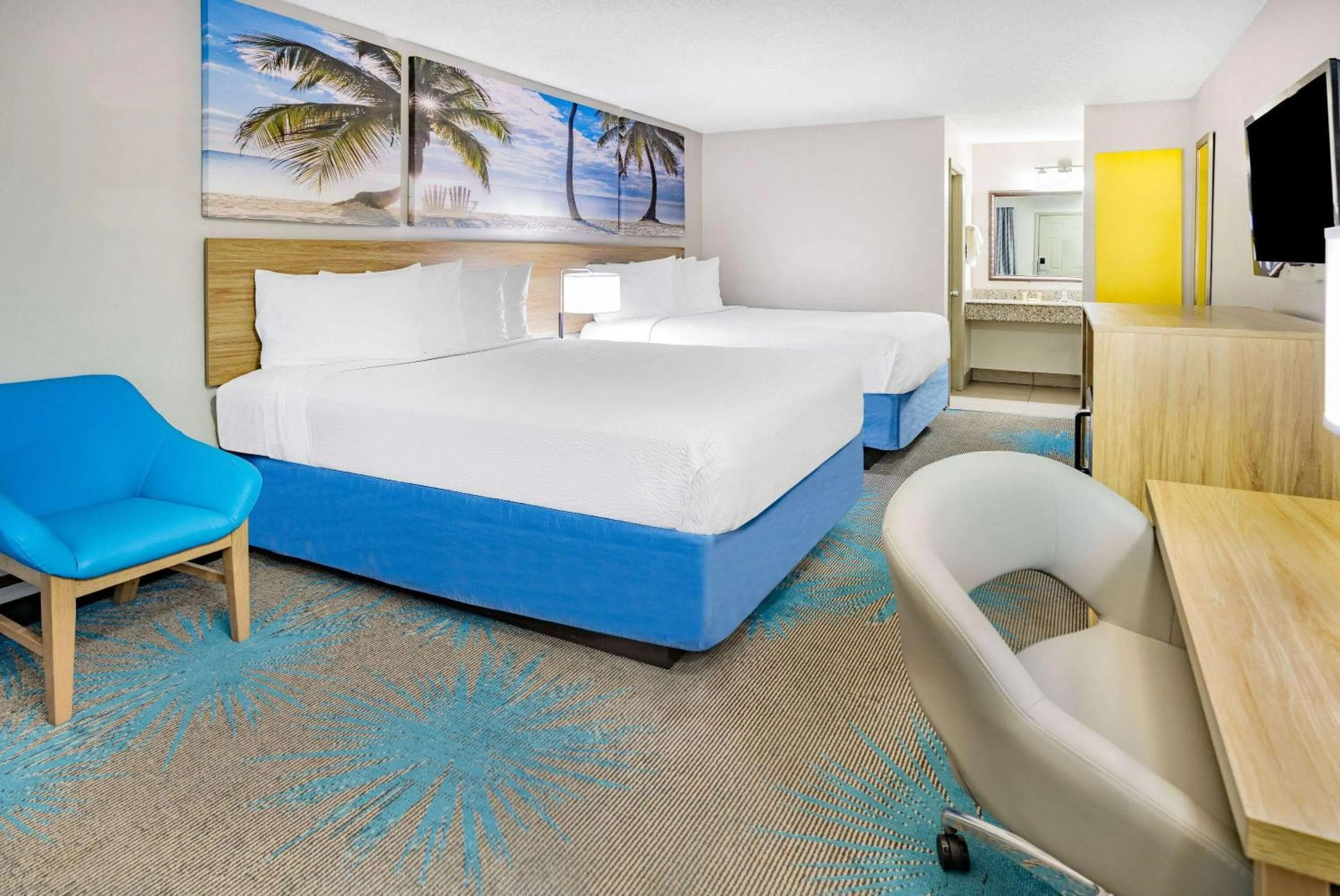 Photo of the whole room, Bed in Days Inn by Wyndham Barnwell