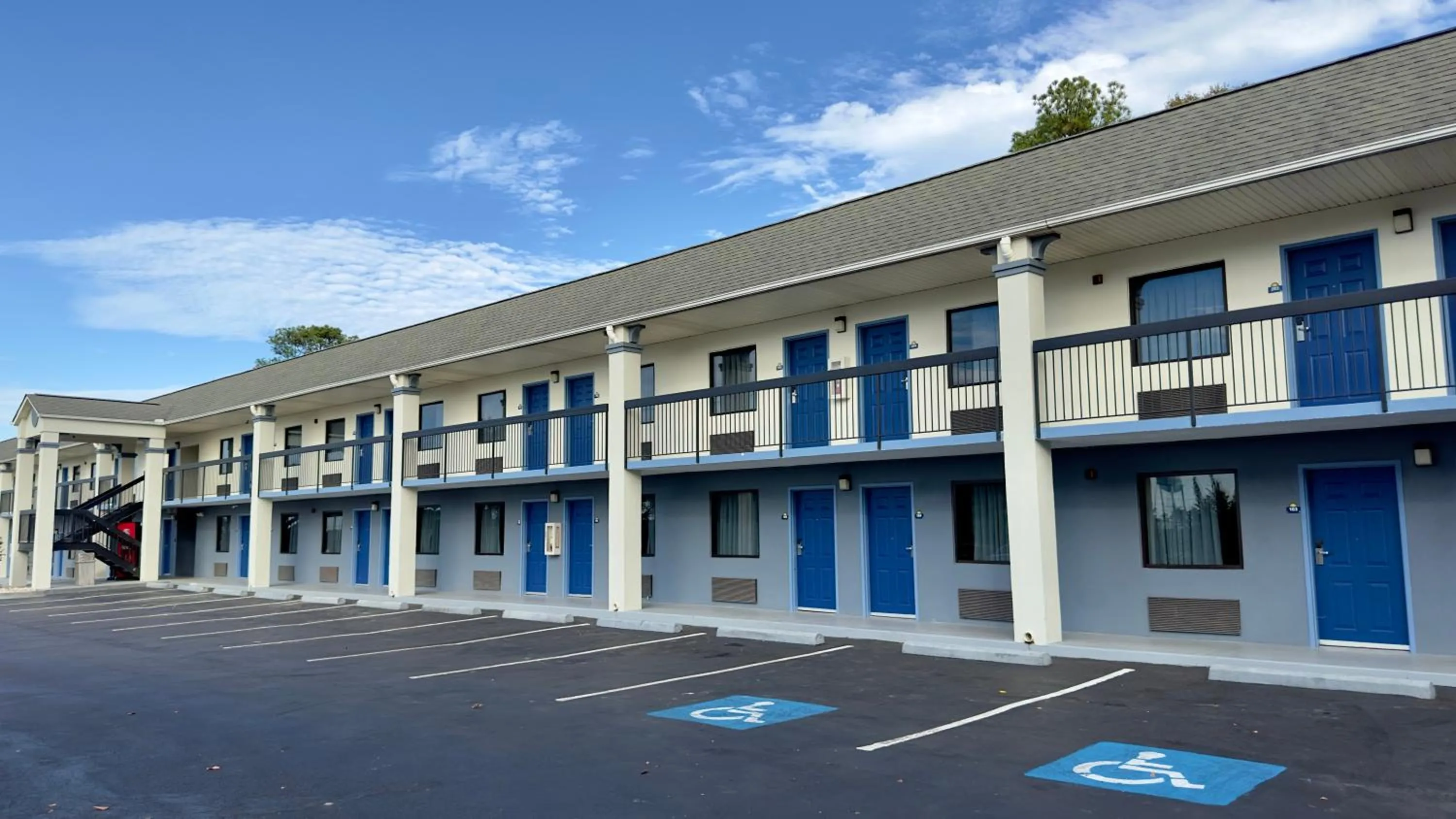 Property building in Days Inn By Wyndham Lexington-Columbia