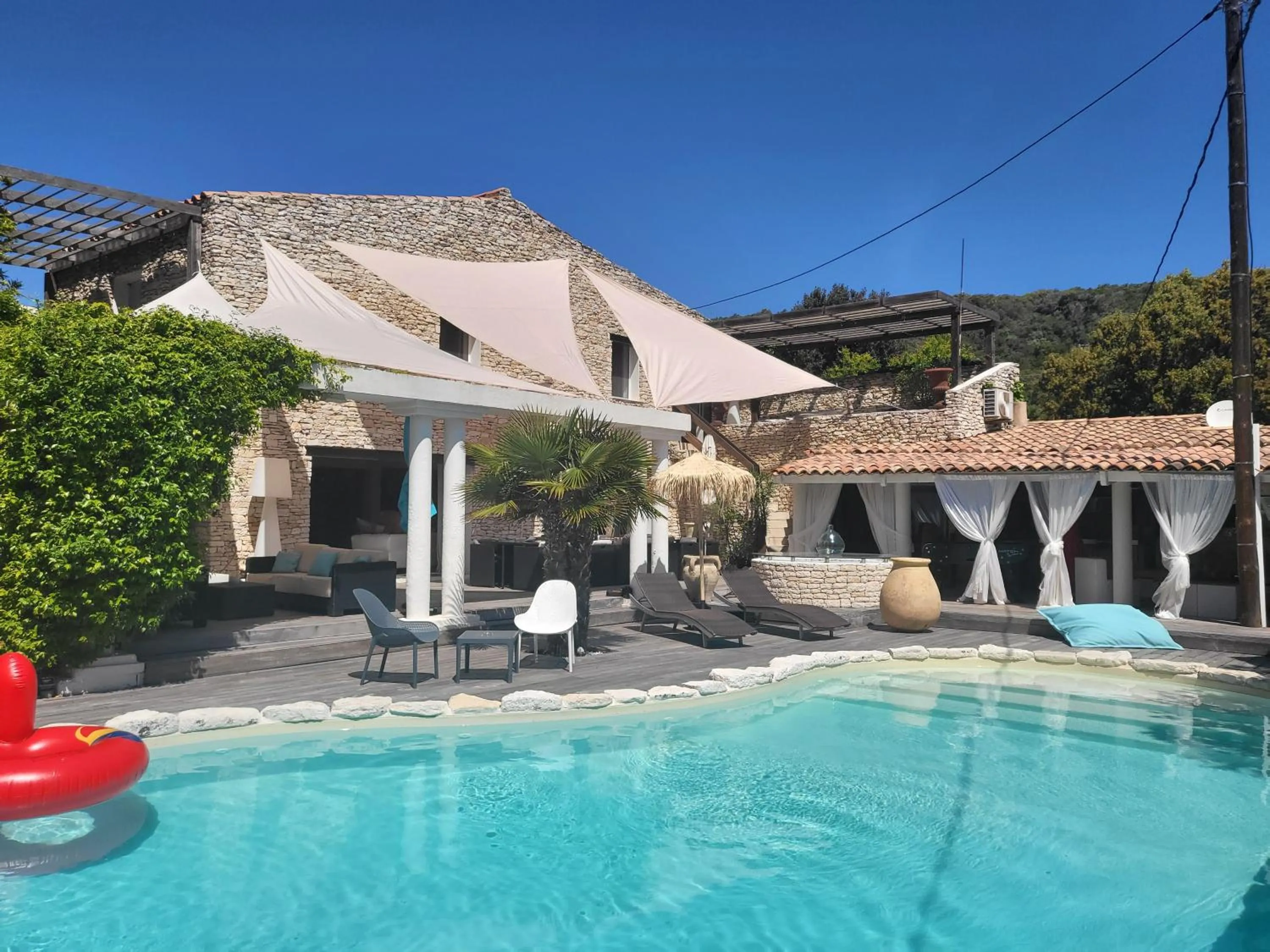 Property building in Villa Petra Bianca Suites & Chambres