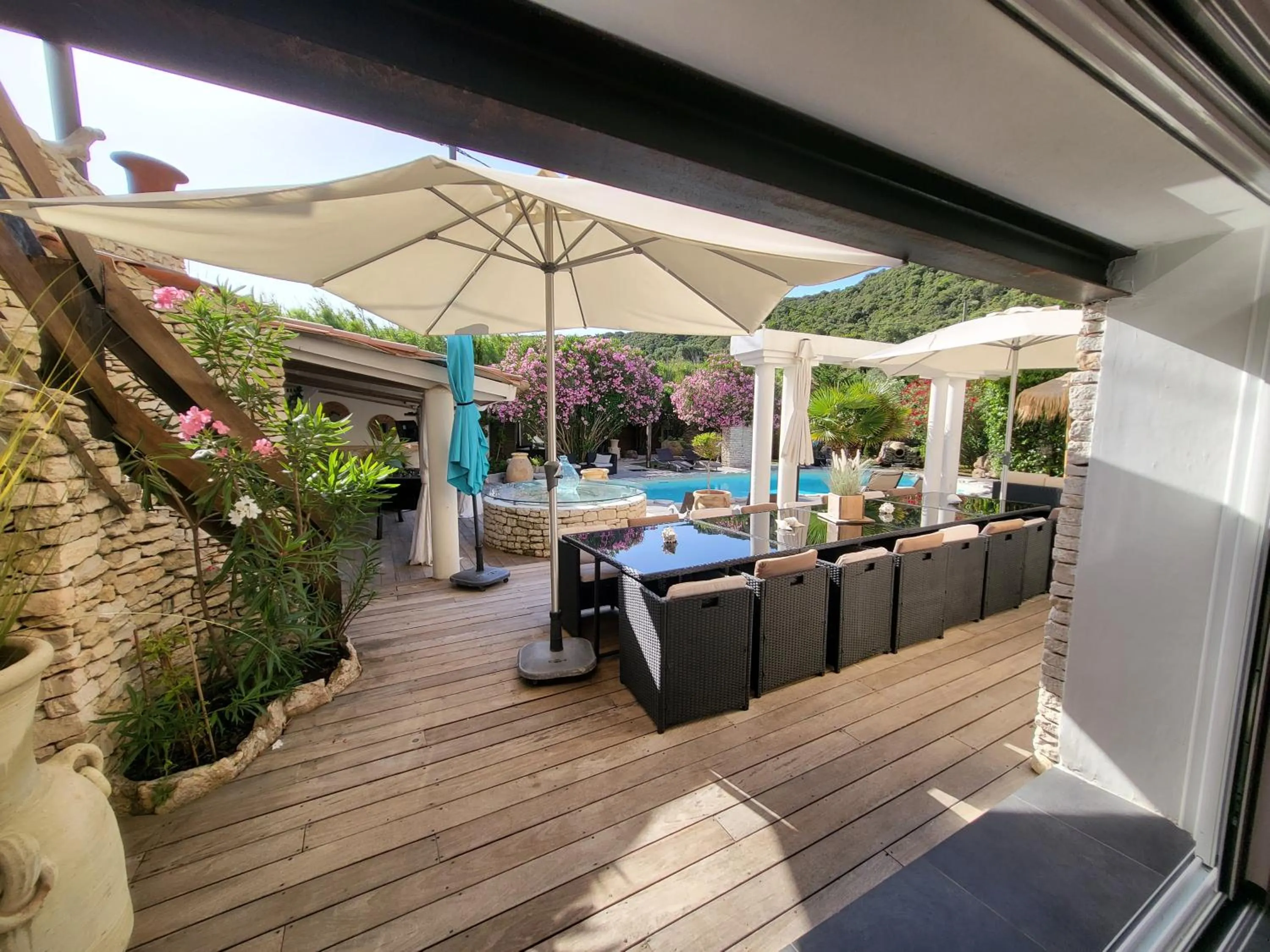 Patio in Villa Petra Bianca Suites & Chambres