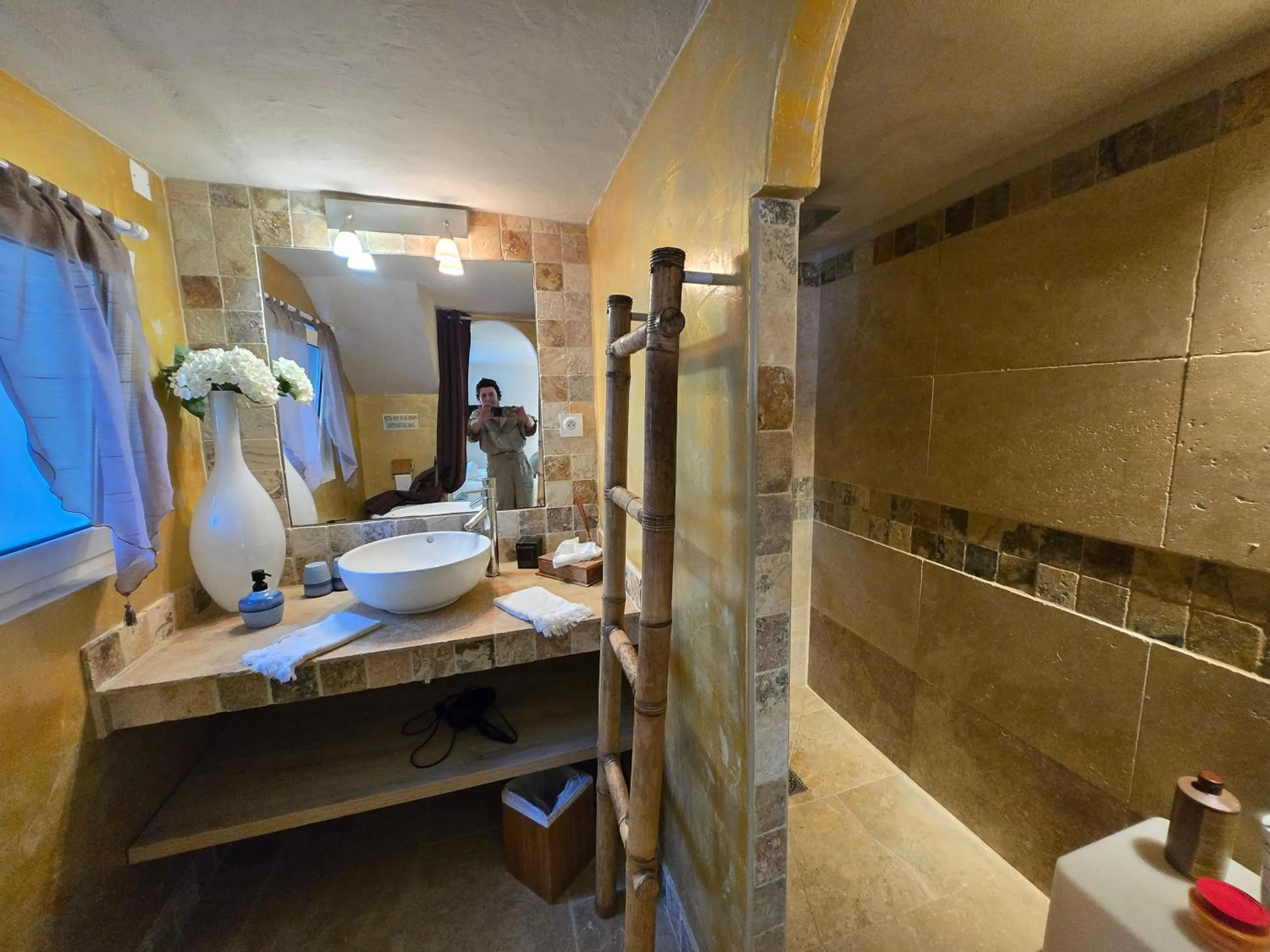 Shower in Villa Petra Bianca Suites & Chambres