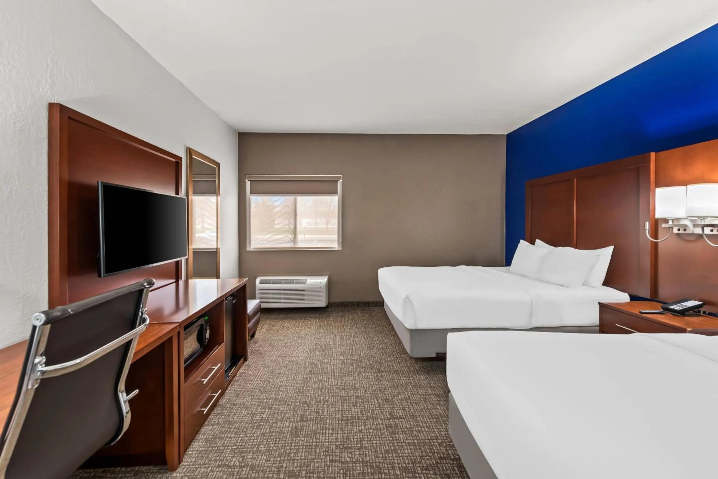Bedroom, Bed in Comfort Inn & Suites Fairborn near Wright Patterson AFB
