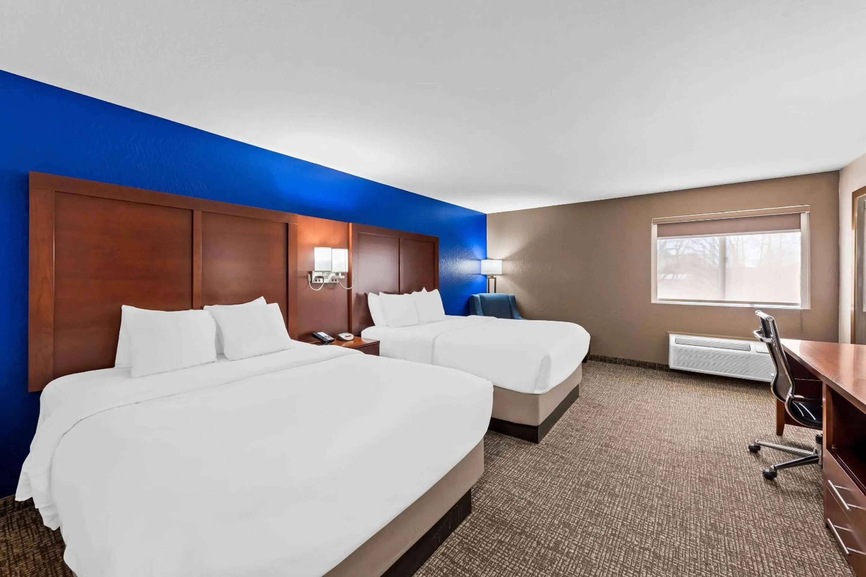 Bedroom, Bed in Comfort Inn & Suites Fairborn near Wright Patterson AFB