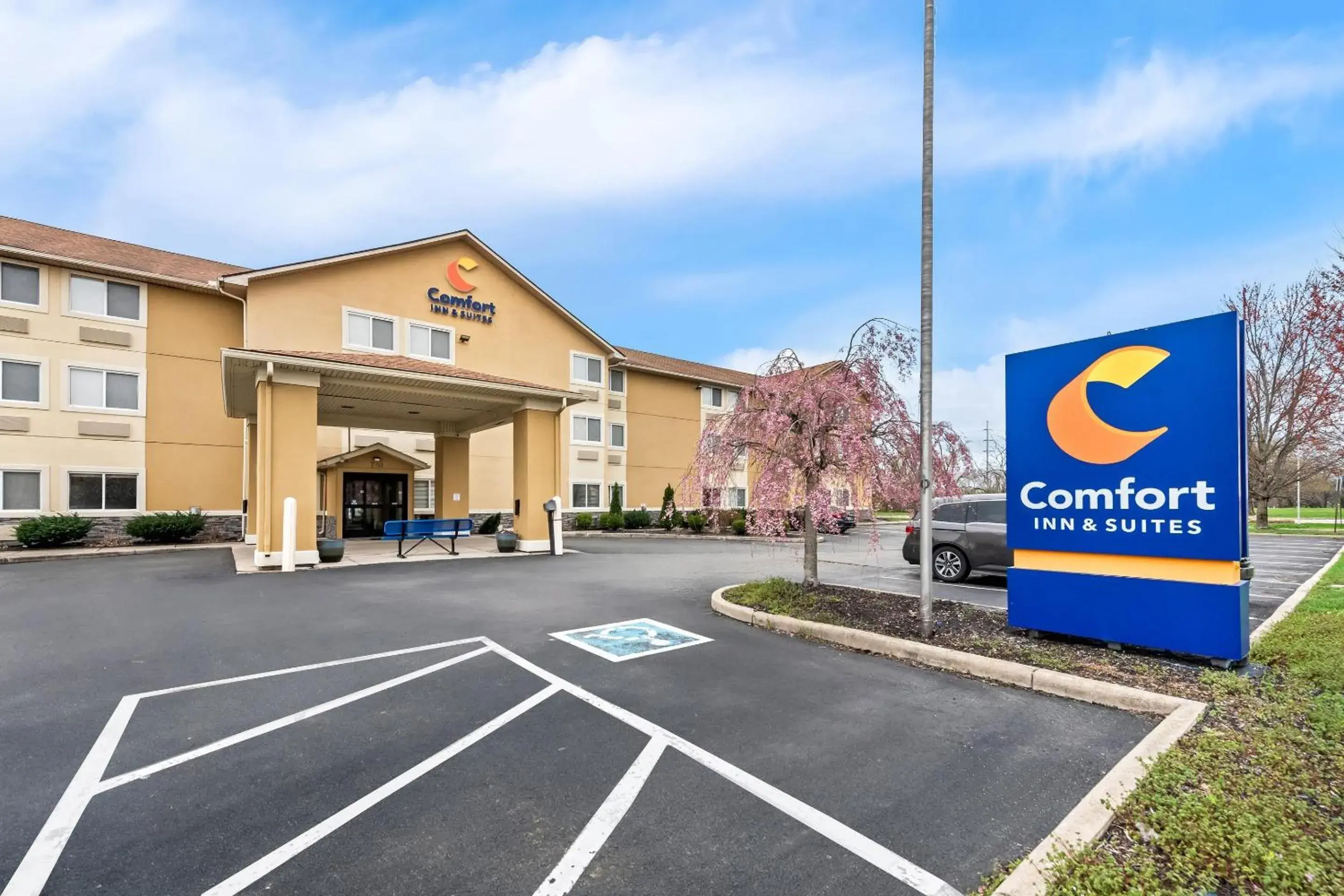 Property building in Comfort Inn & Suites Fairborn near Wright Patterson AFB Property building in Comfort Inn & Suites Fairborn near Wright Patterson AFB