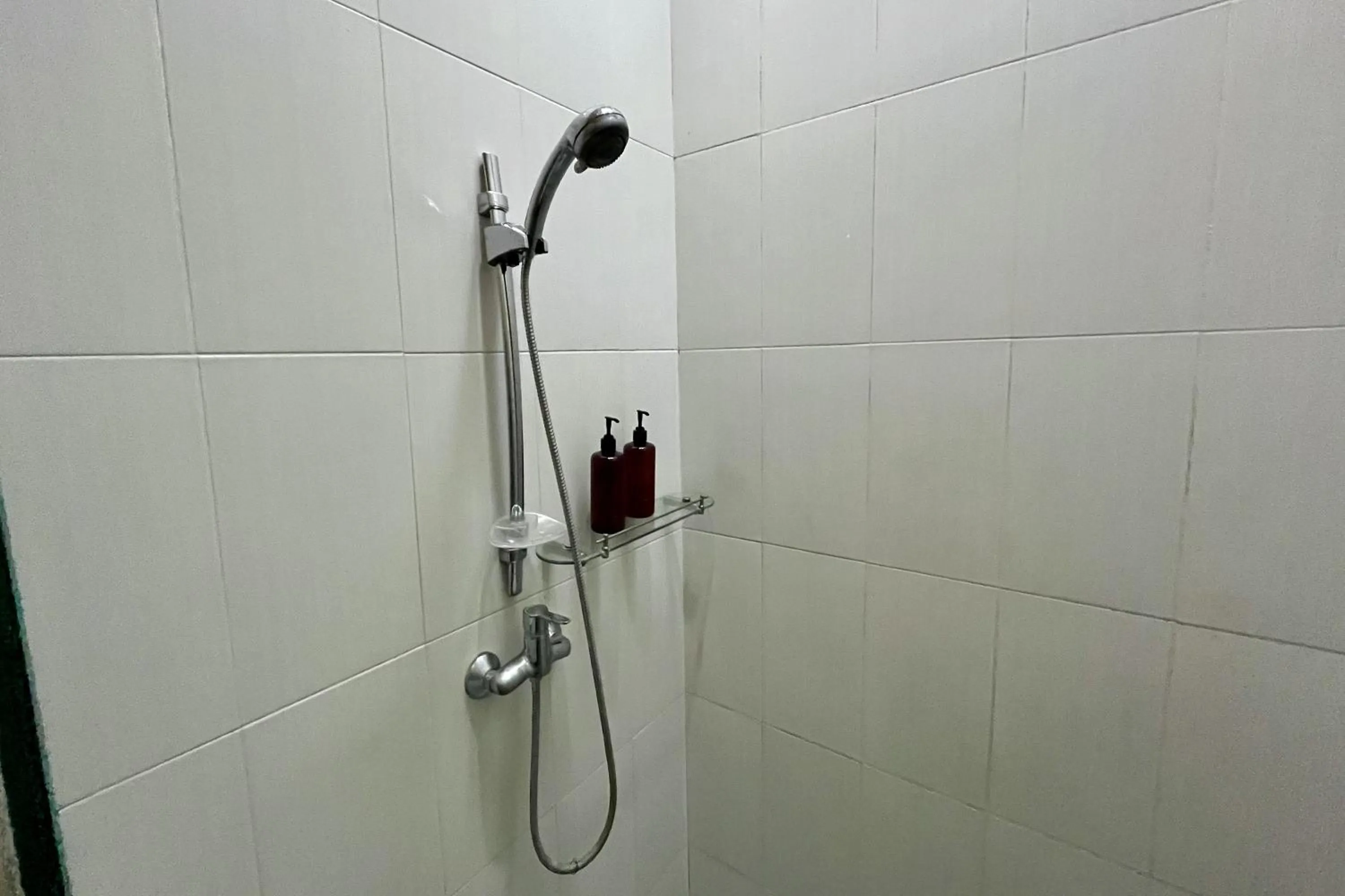 Shower in Mai Guest House Sanur