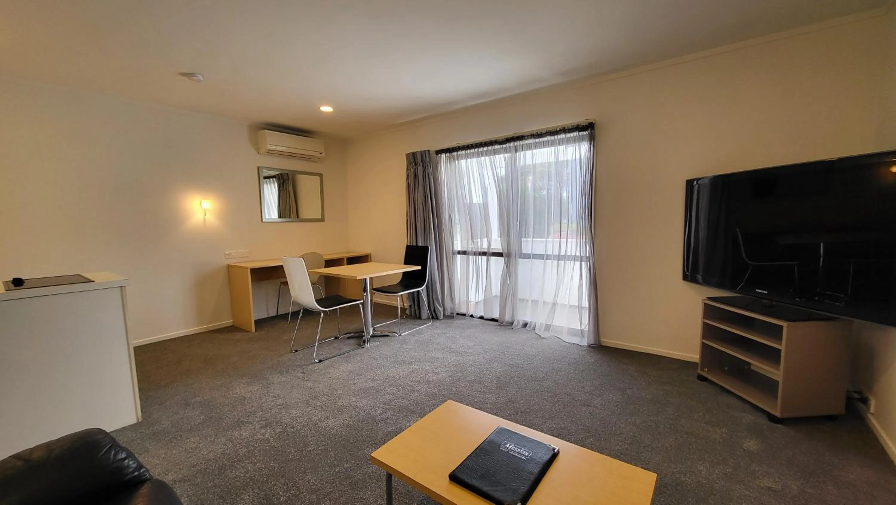 TV and multimedia in Manukau Motor Lodge