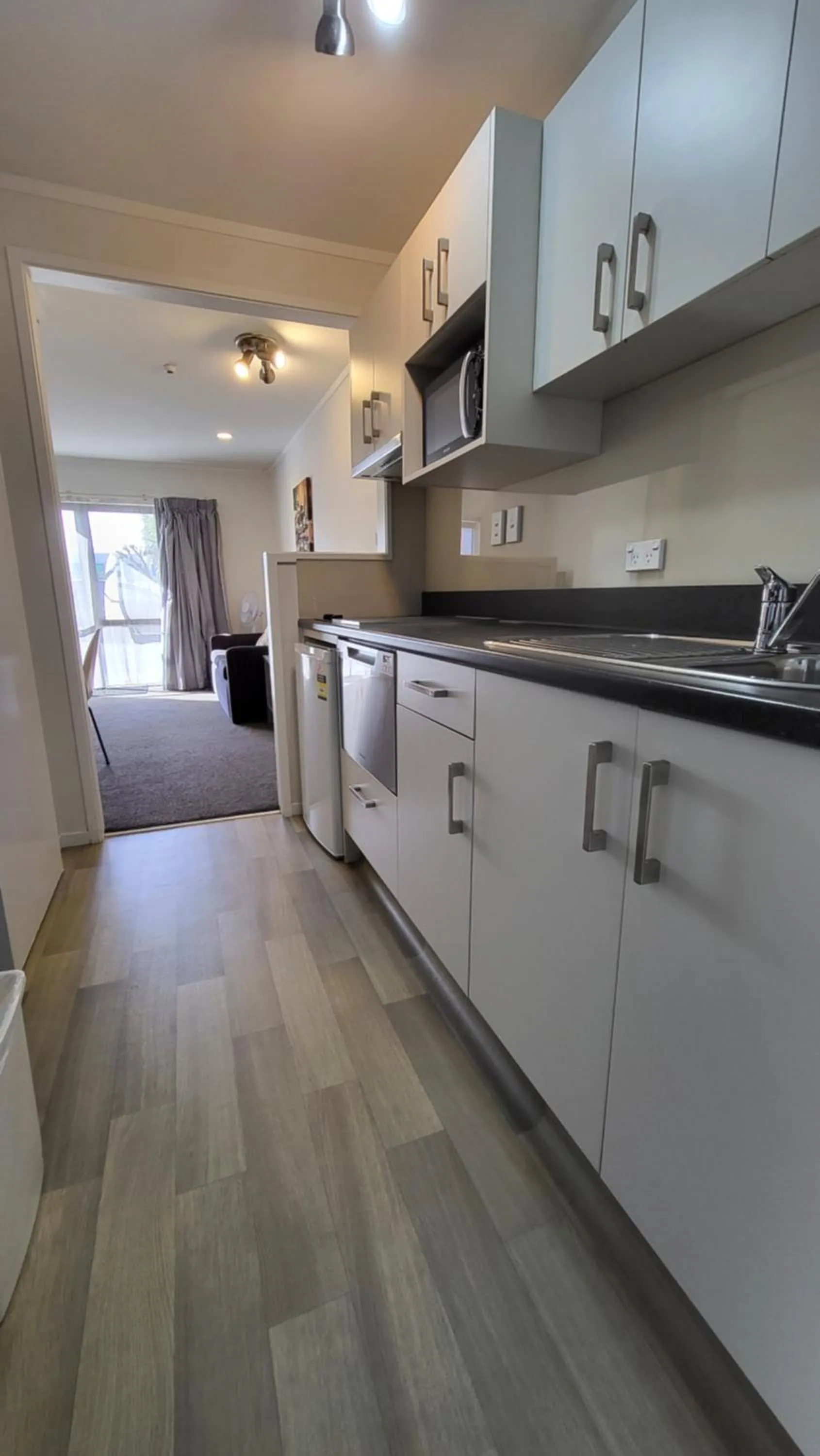 Kitchen or kitchenette in Manukau Motor Lodge