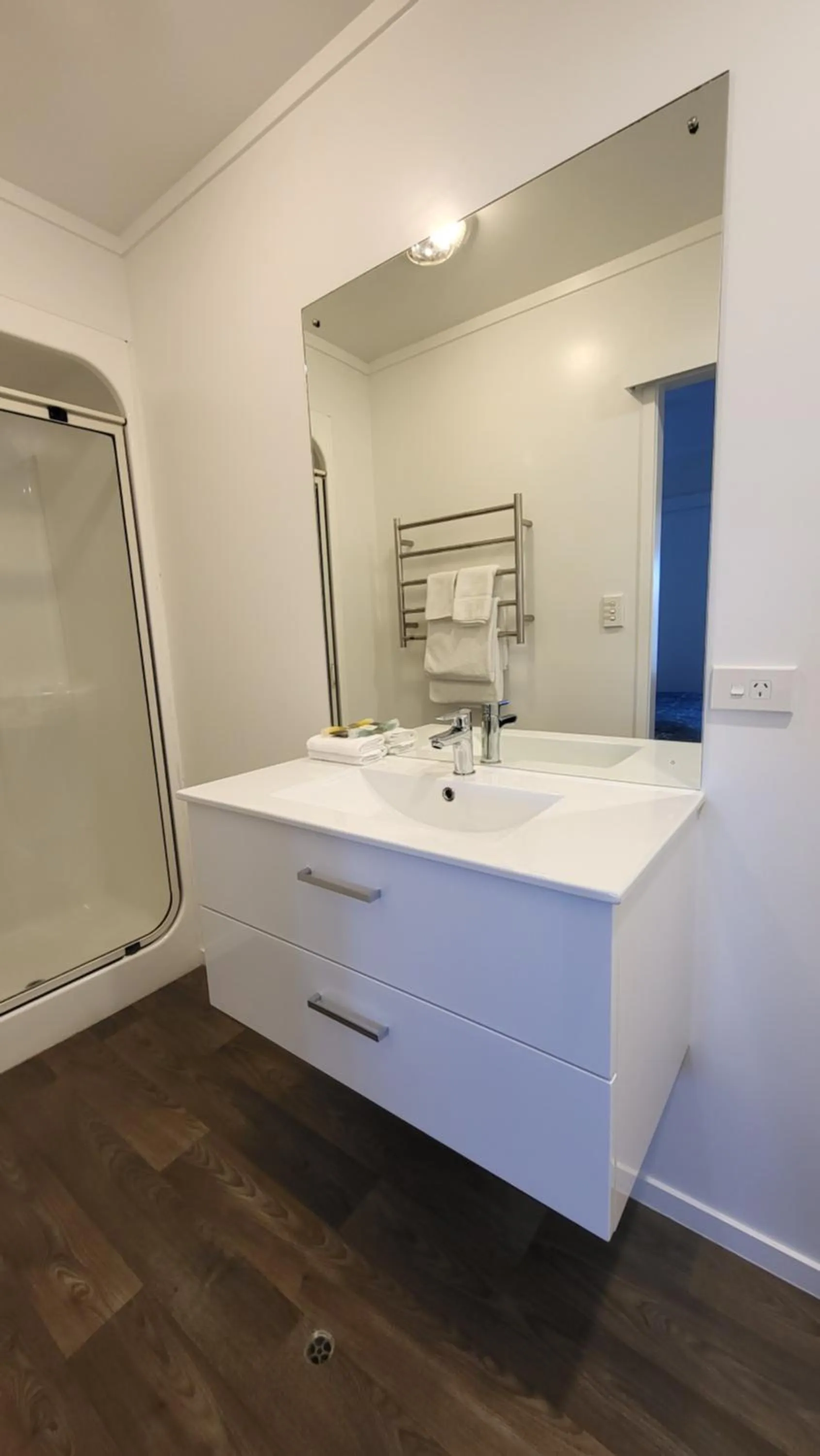 Bathroom in Manukau Motor Lodge