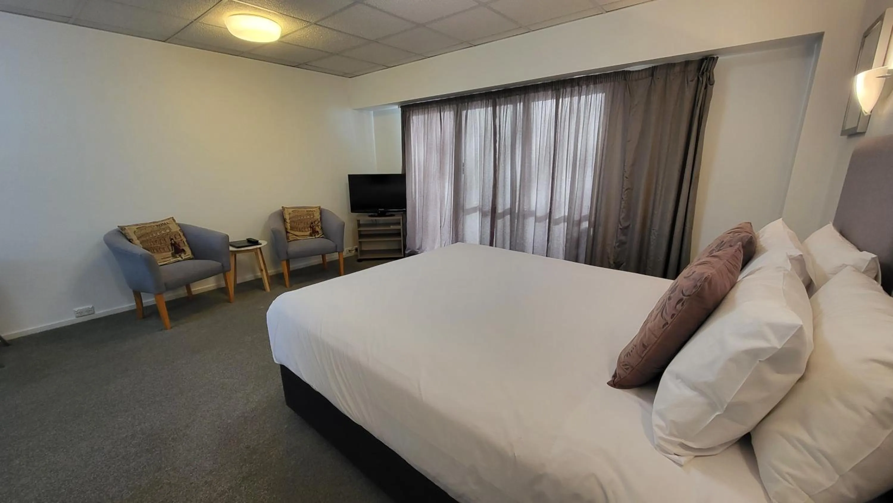TV and multimedia, Bed in Manukau Motor Lodge