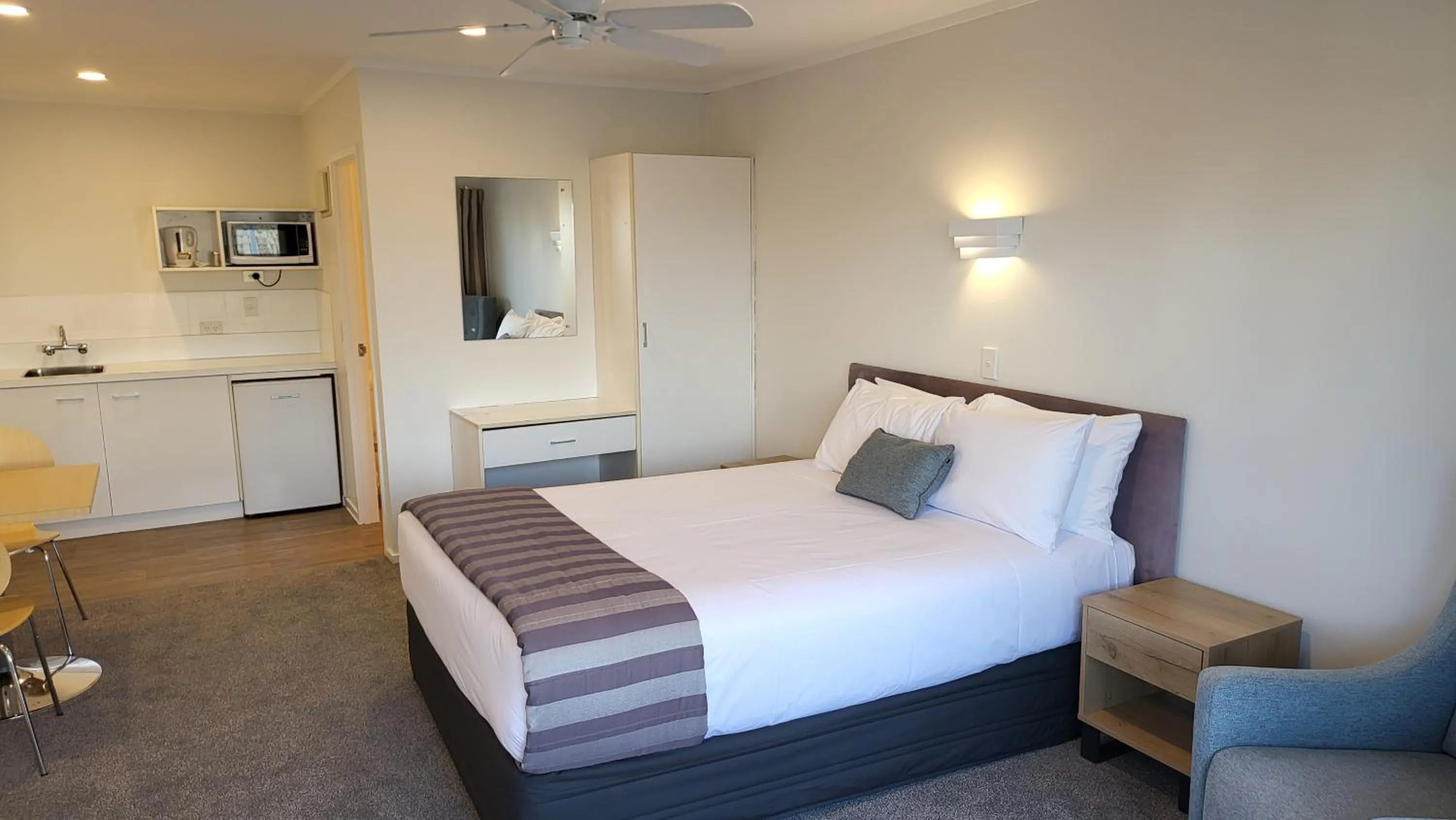 Bed in Manukau Motor Lodge