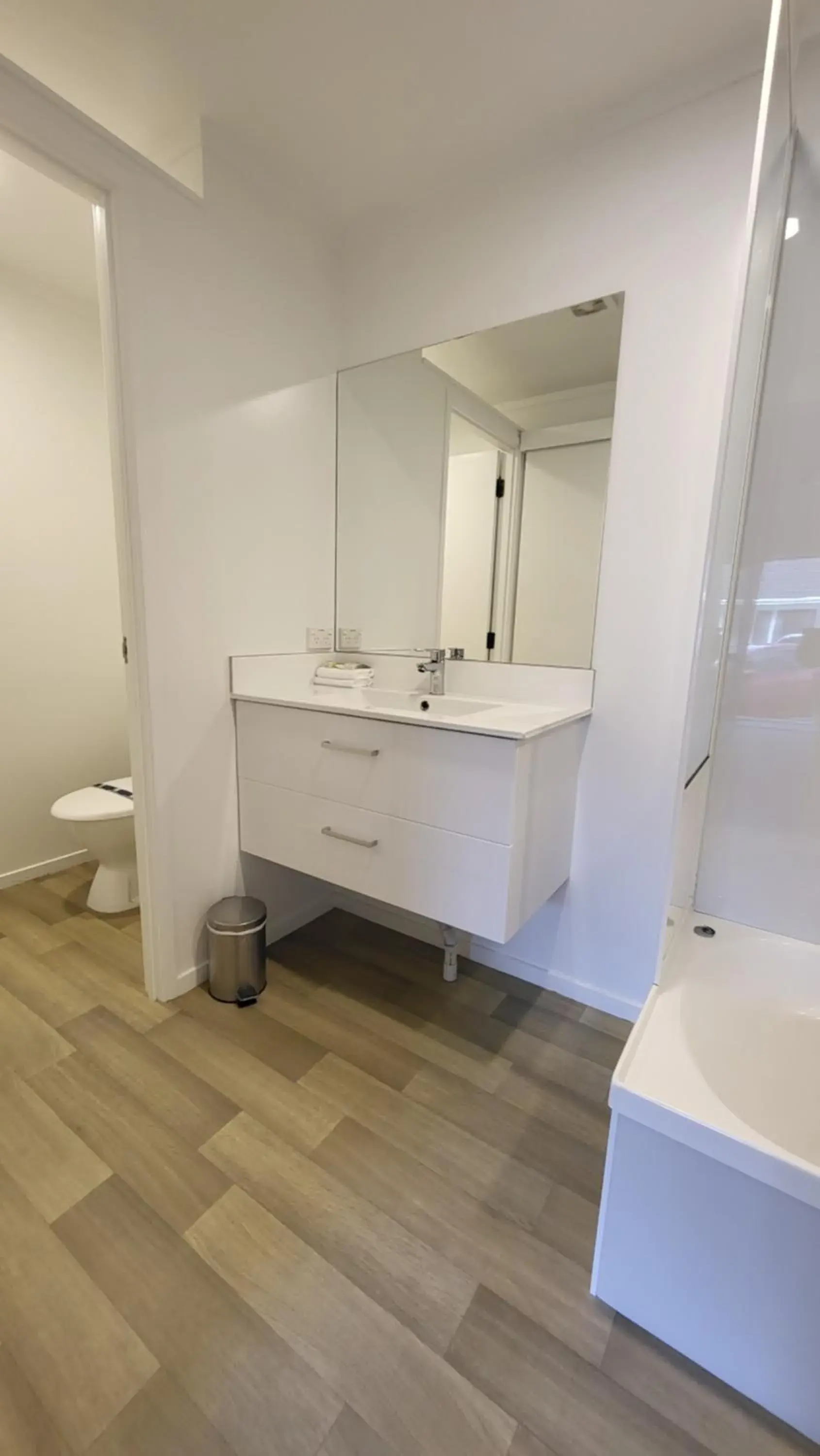 Bathroom in Manukau Motor Lodge Bathroom in Manukau Motor Lodge