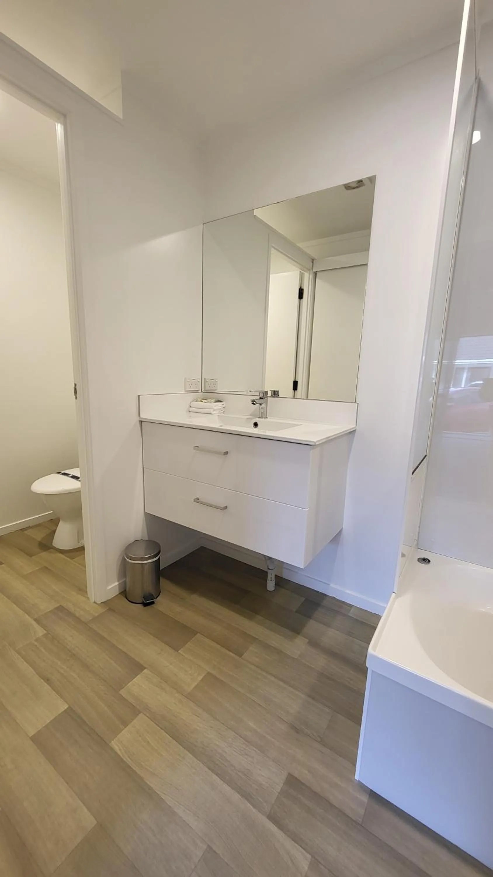 Bathroom in Manukau Motor Lodge