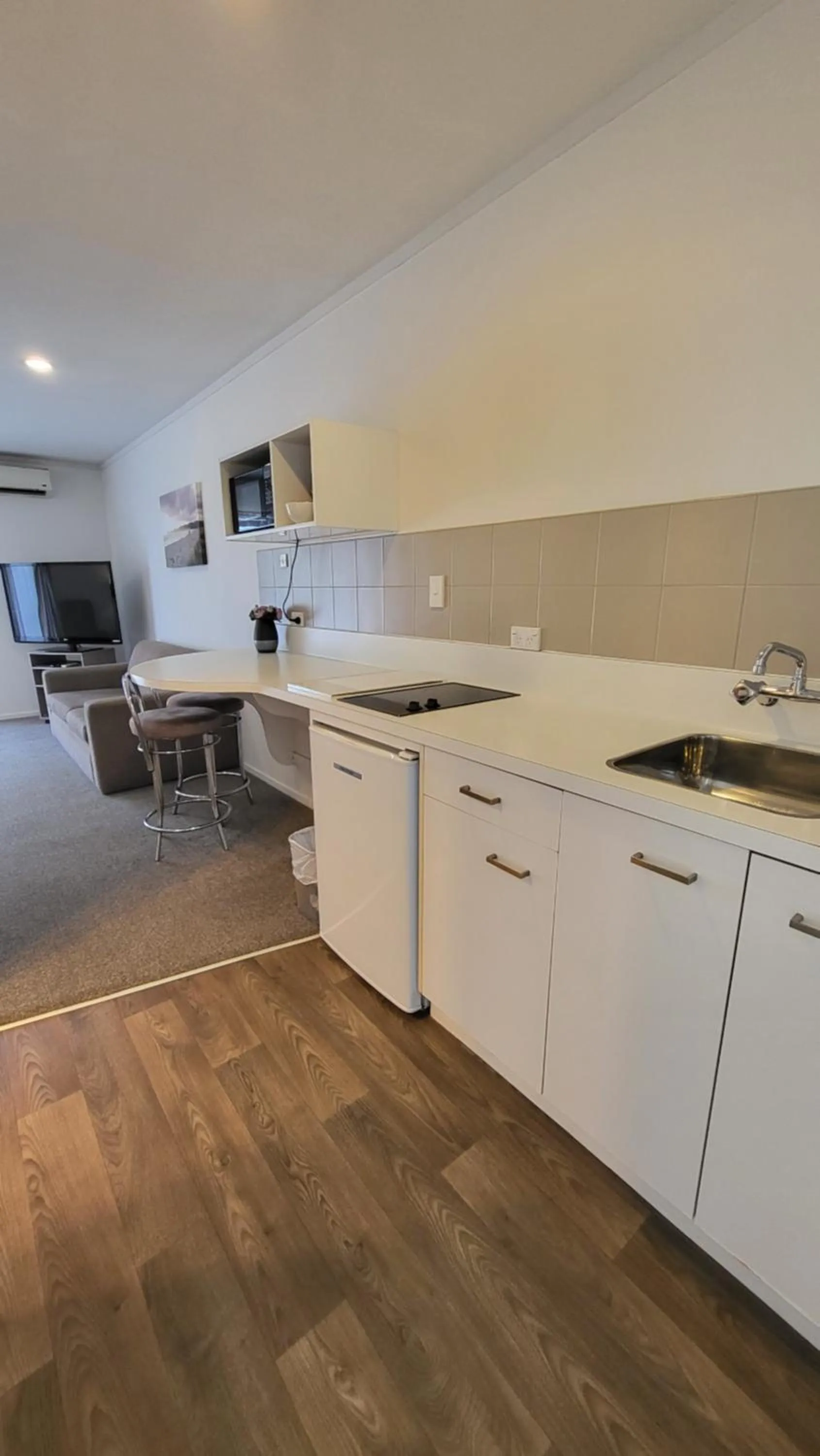 Kitchen or kitchenette in Manukau Motor Lodge