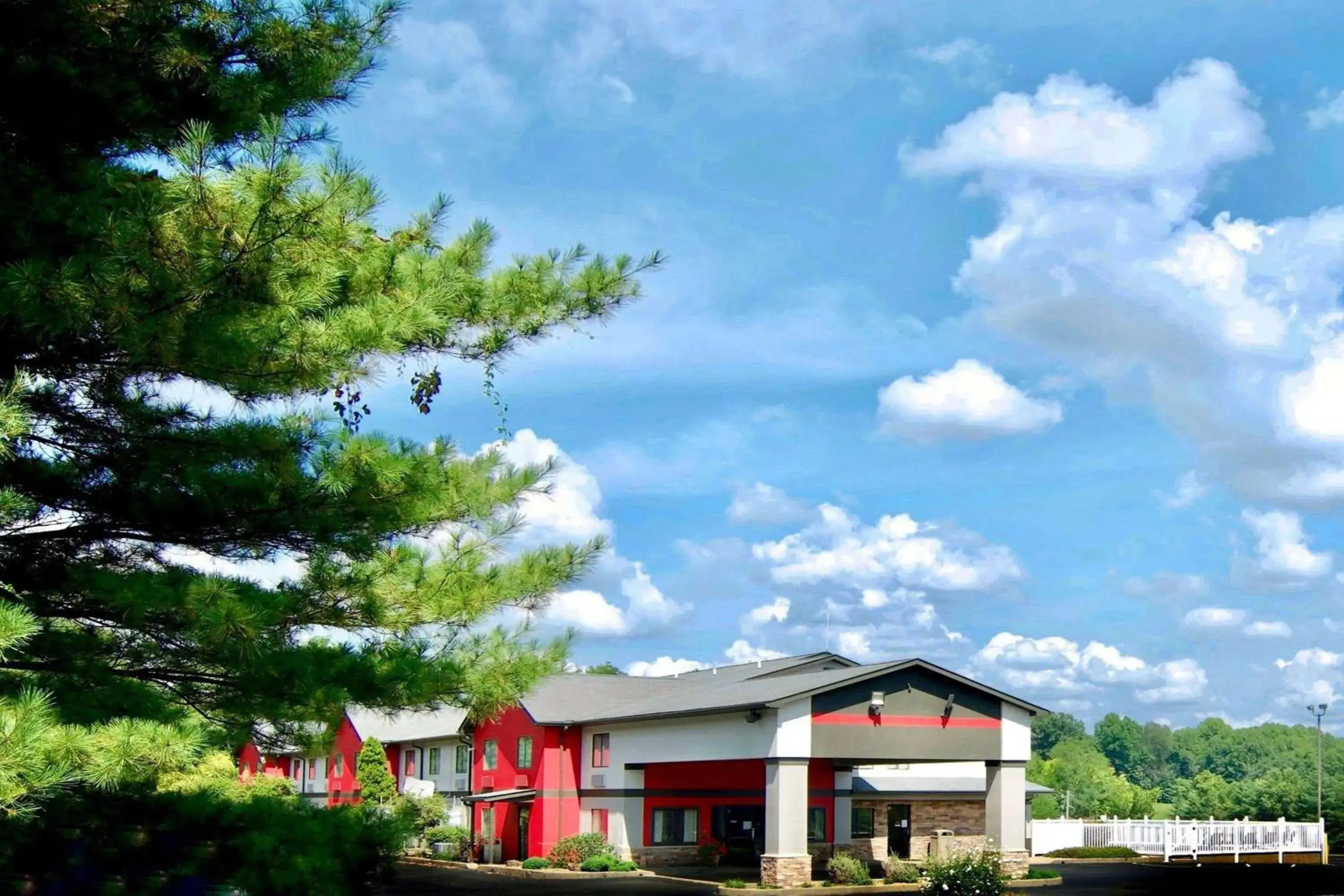 Property building in Ramada by Wyndham Tell City Property building in Ramada by Wyndham Tell City