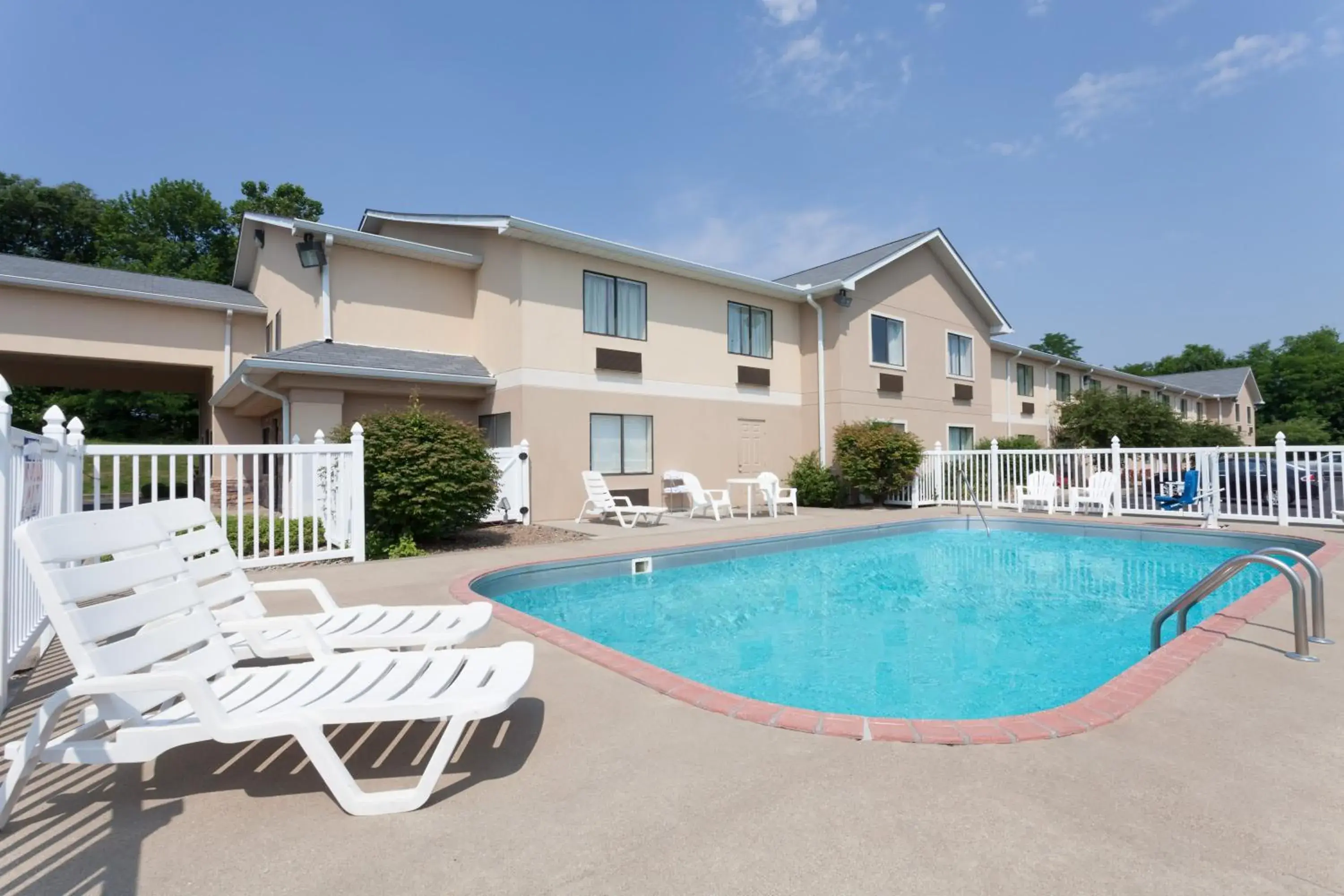 Swimming pool in Ramada by Wyndham Tell City Swimming pool in Ramada by Wyndham Tell City