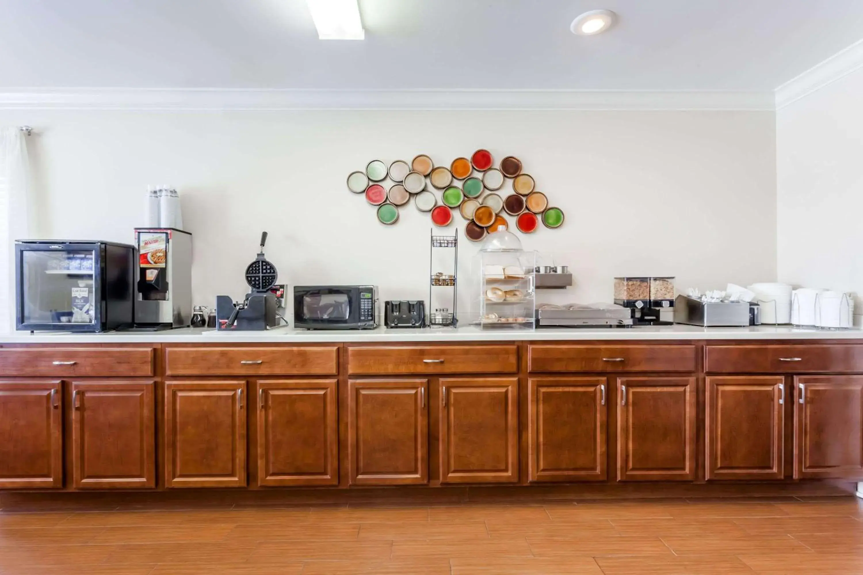 Restaurant/places to eat in Ramada by Wyndham Tell City Restaurant/places to eat in Ramada by Wyndham Tell City