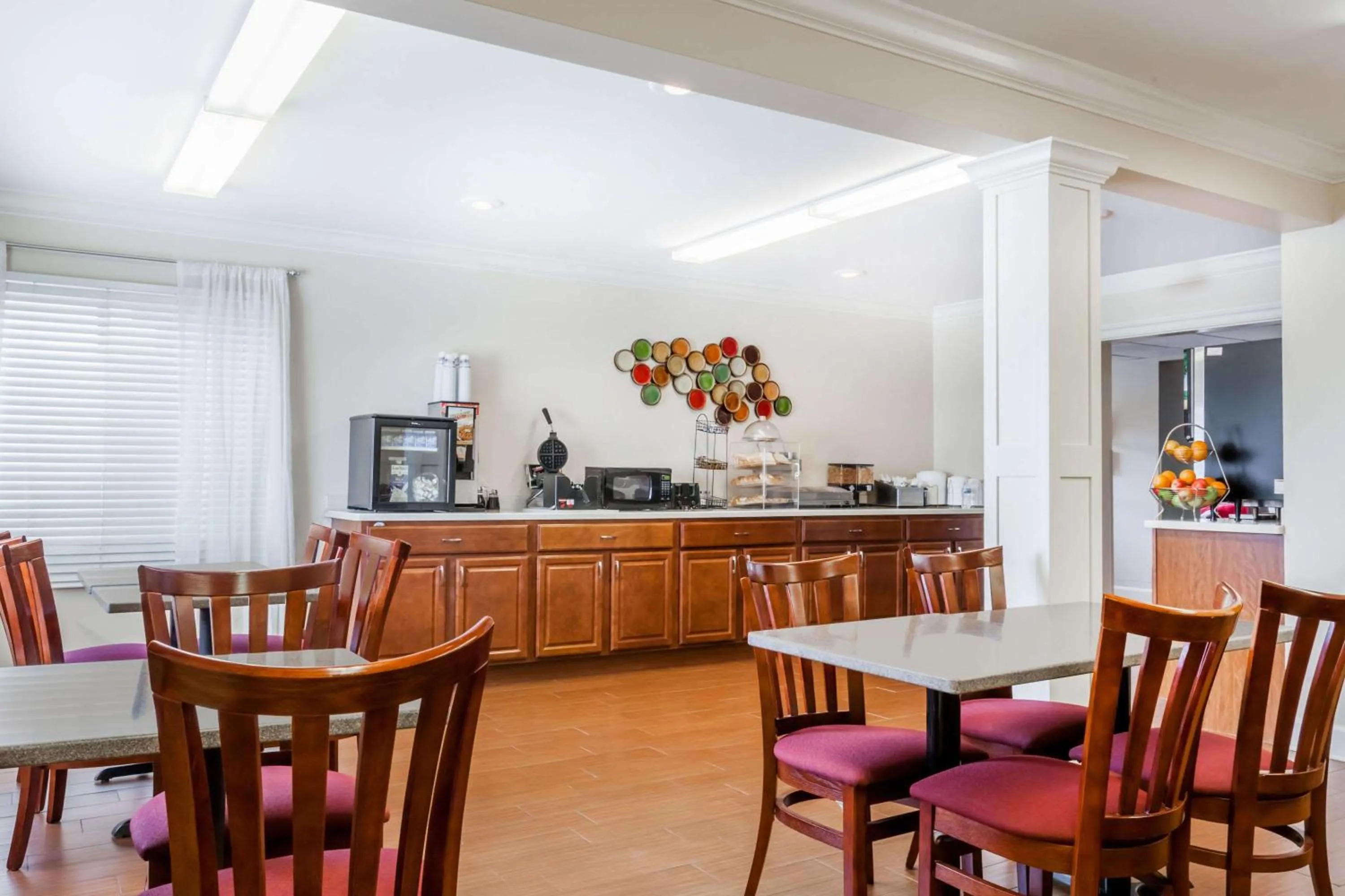 Restaurant/places to eat in Ramada by Wyndham Tell City