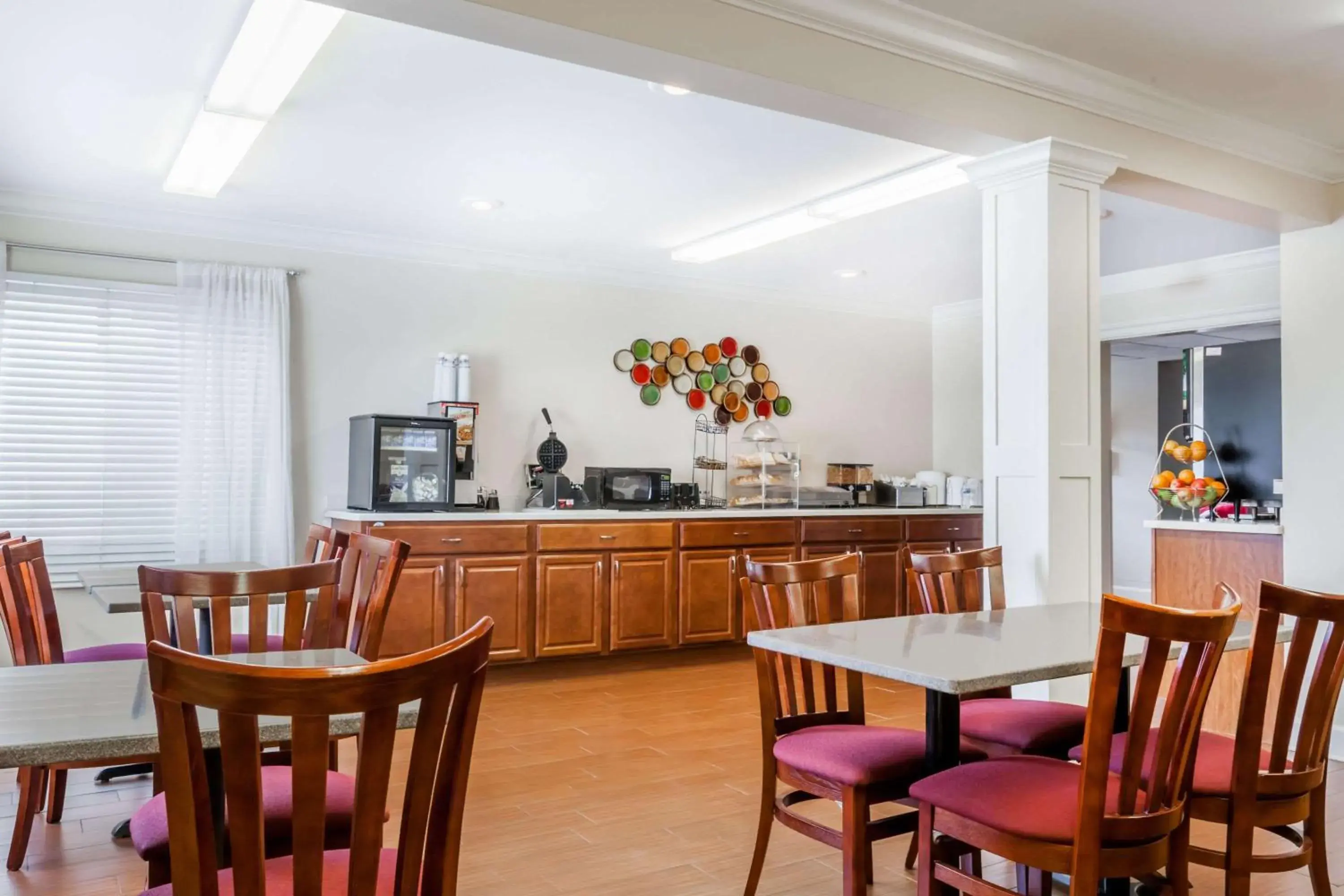 Restaurant/places to eat in Ramada by Wyndham Tell City Restaurant/places to eat in Ramada by Wyndham Tell City