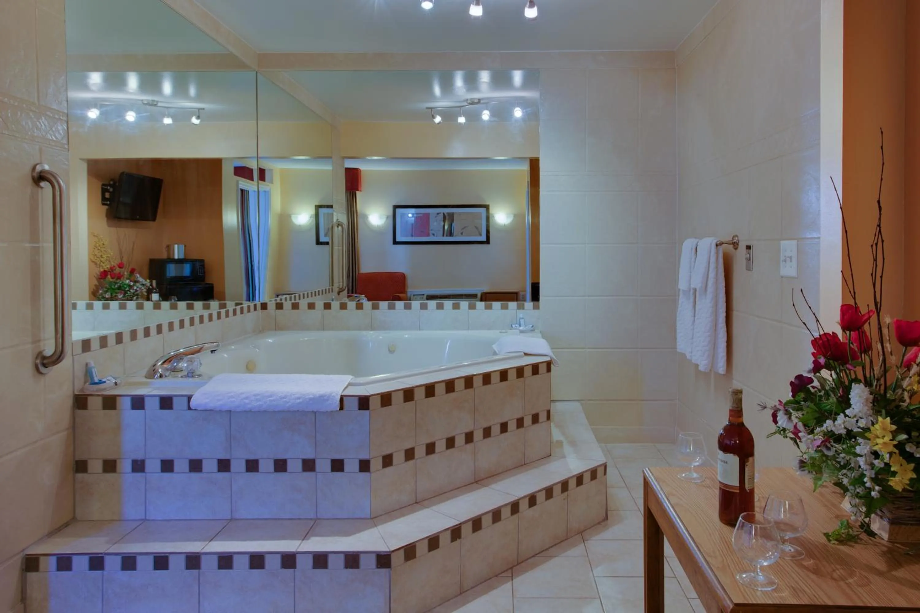 Bath in Master Suites Hotel