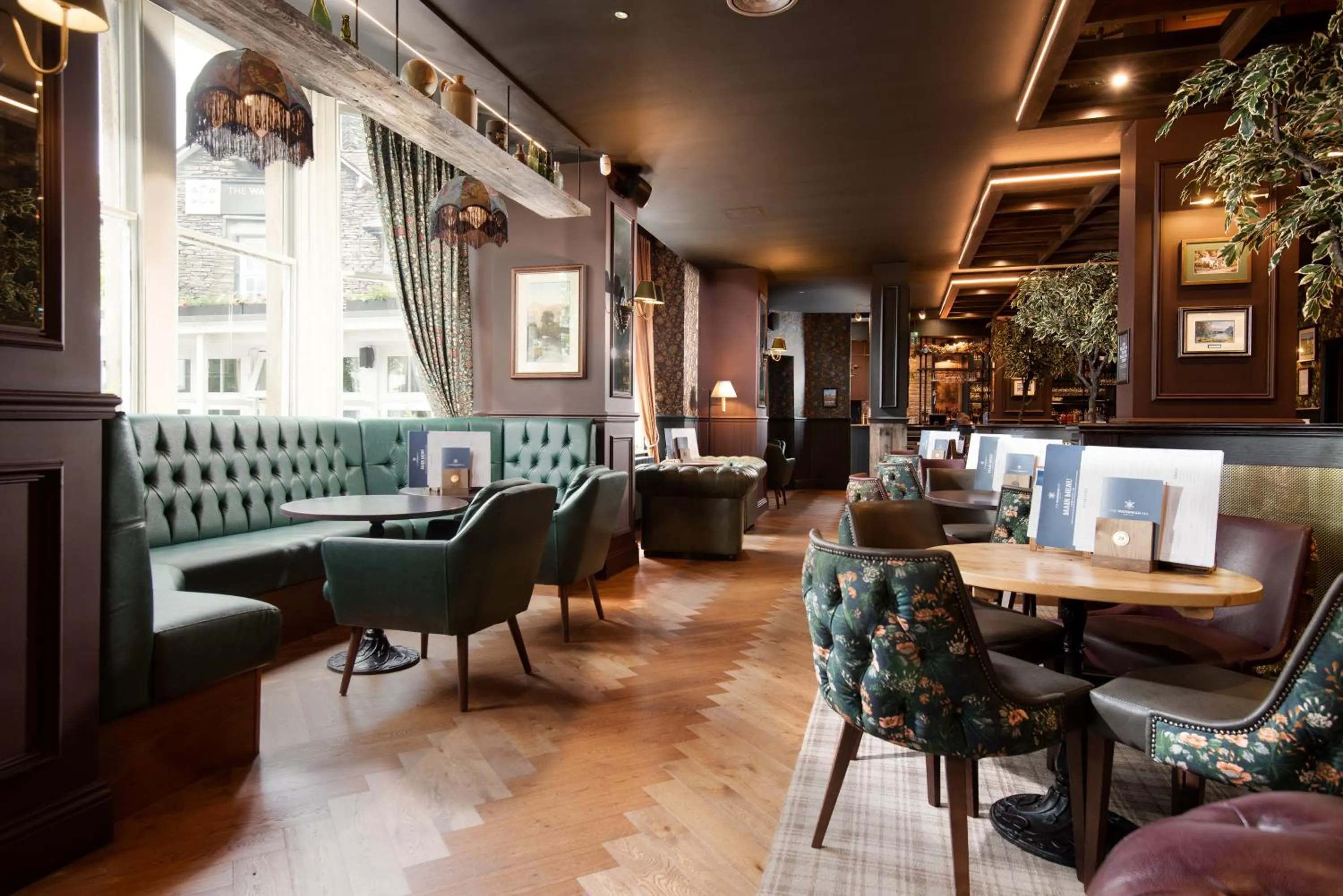 Lounge or bar in The Waterhead Inn- The Inn Collection Group