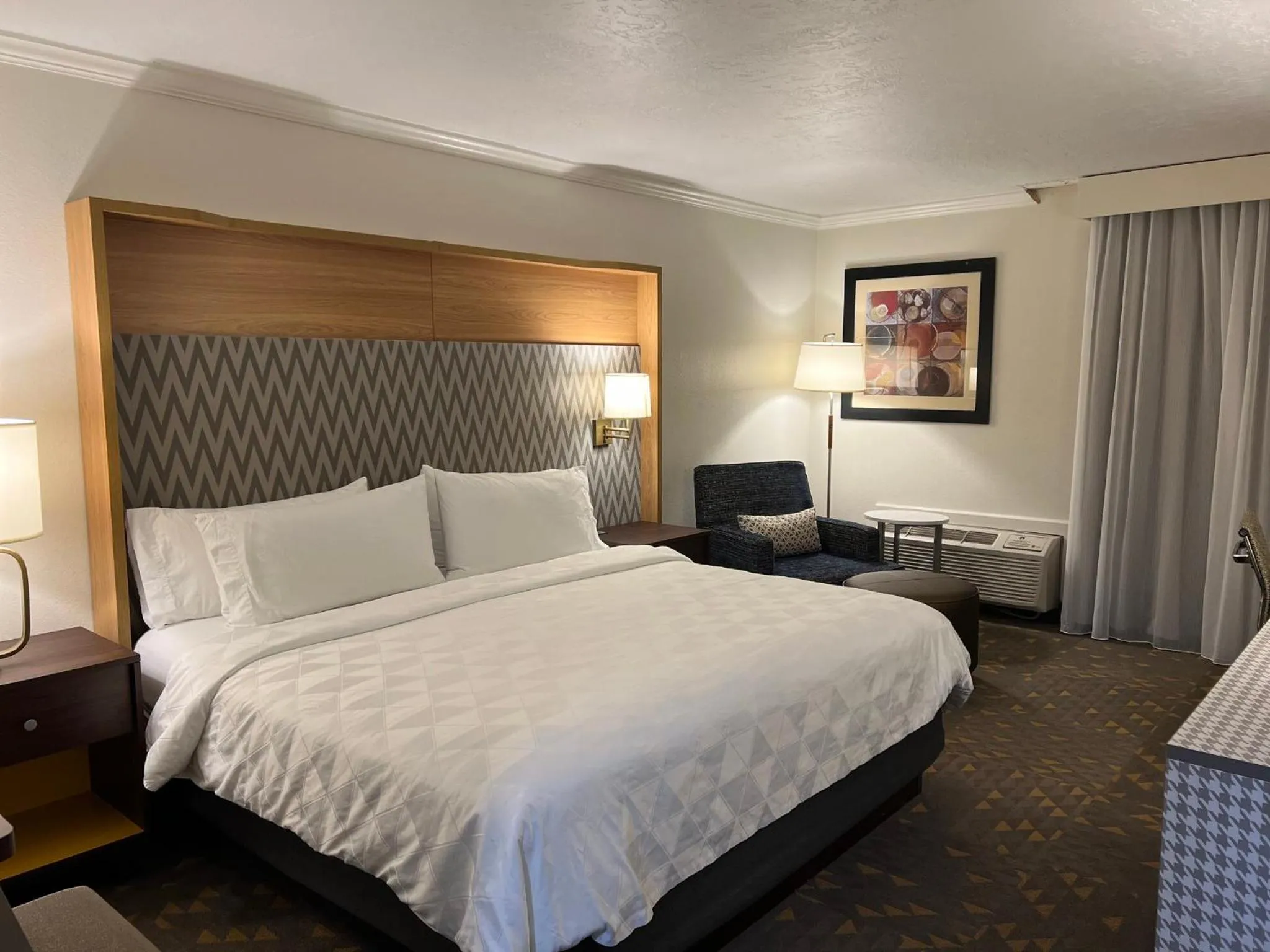 Photo of the whole room, Bed in Holiday Inn Rock Springs by IHG