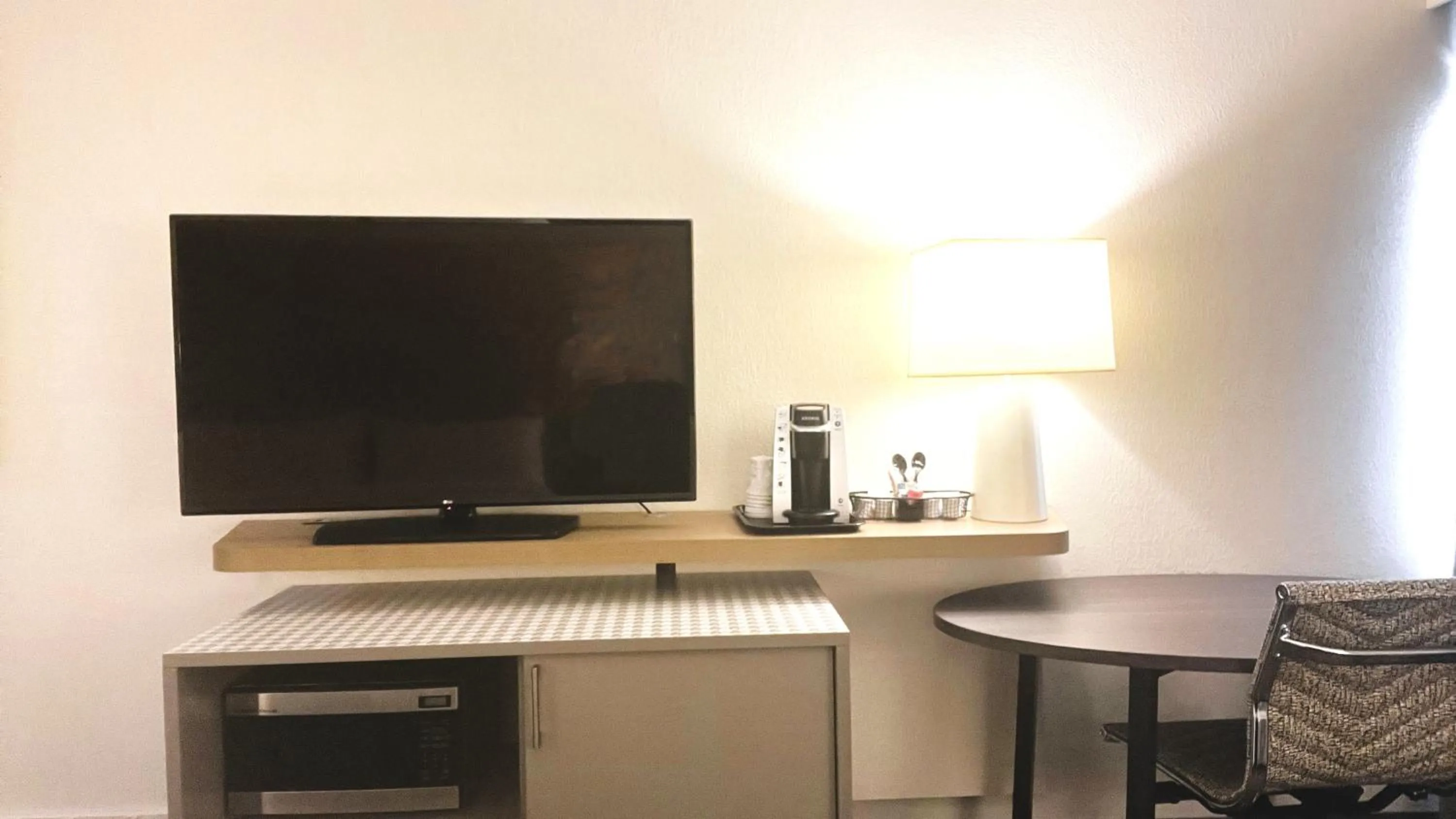 TV and multimedia in Holiday Inn Rock Springs by IHG