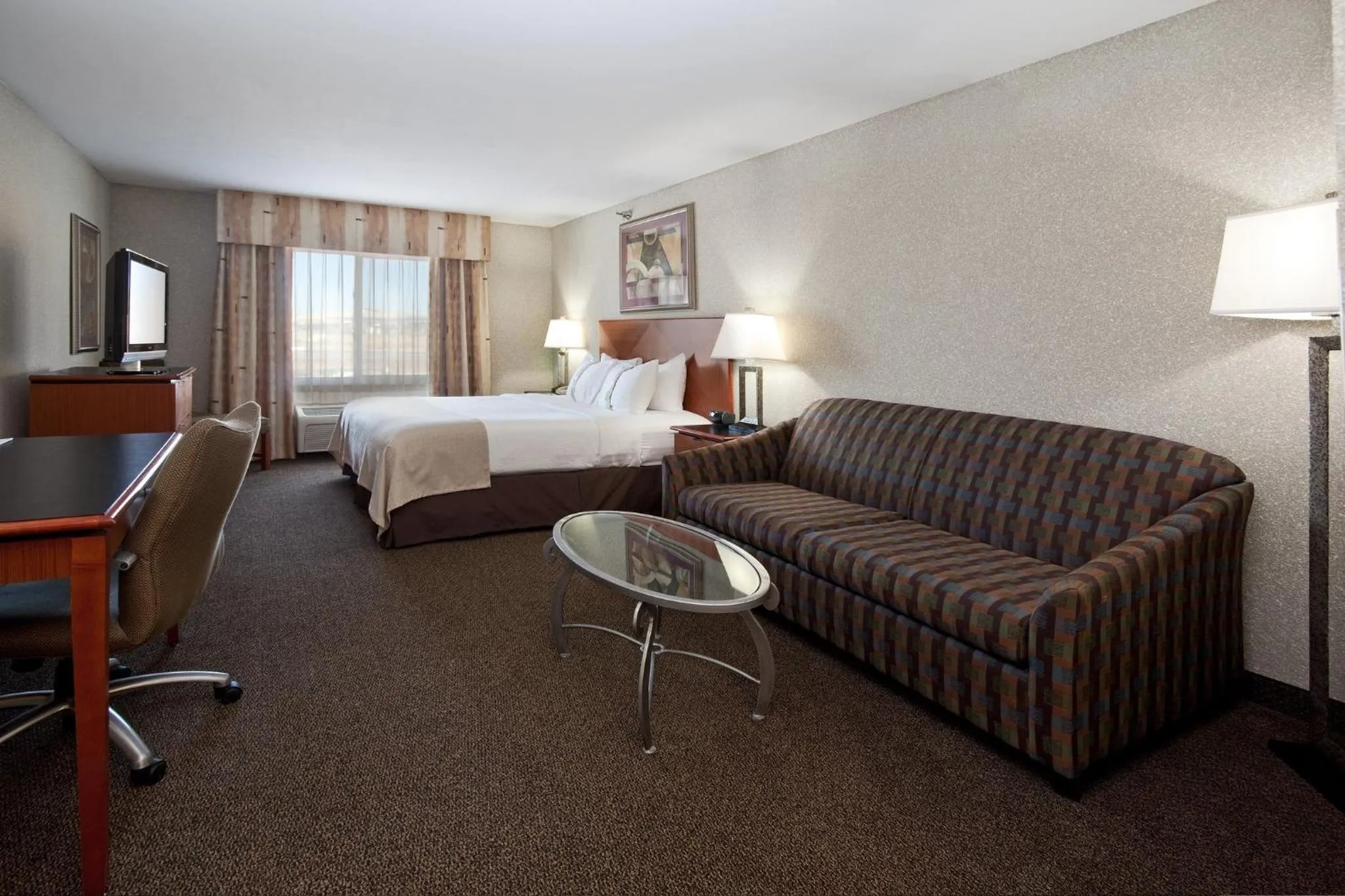 Photo of the whole room, Bed in Holiday Inn Rock Springs by IHG