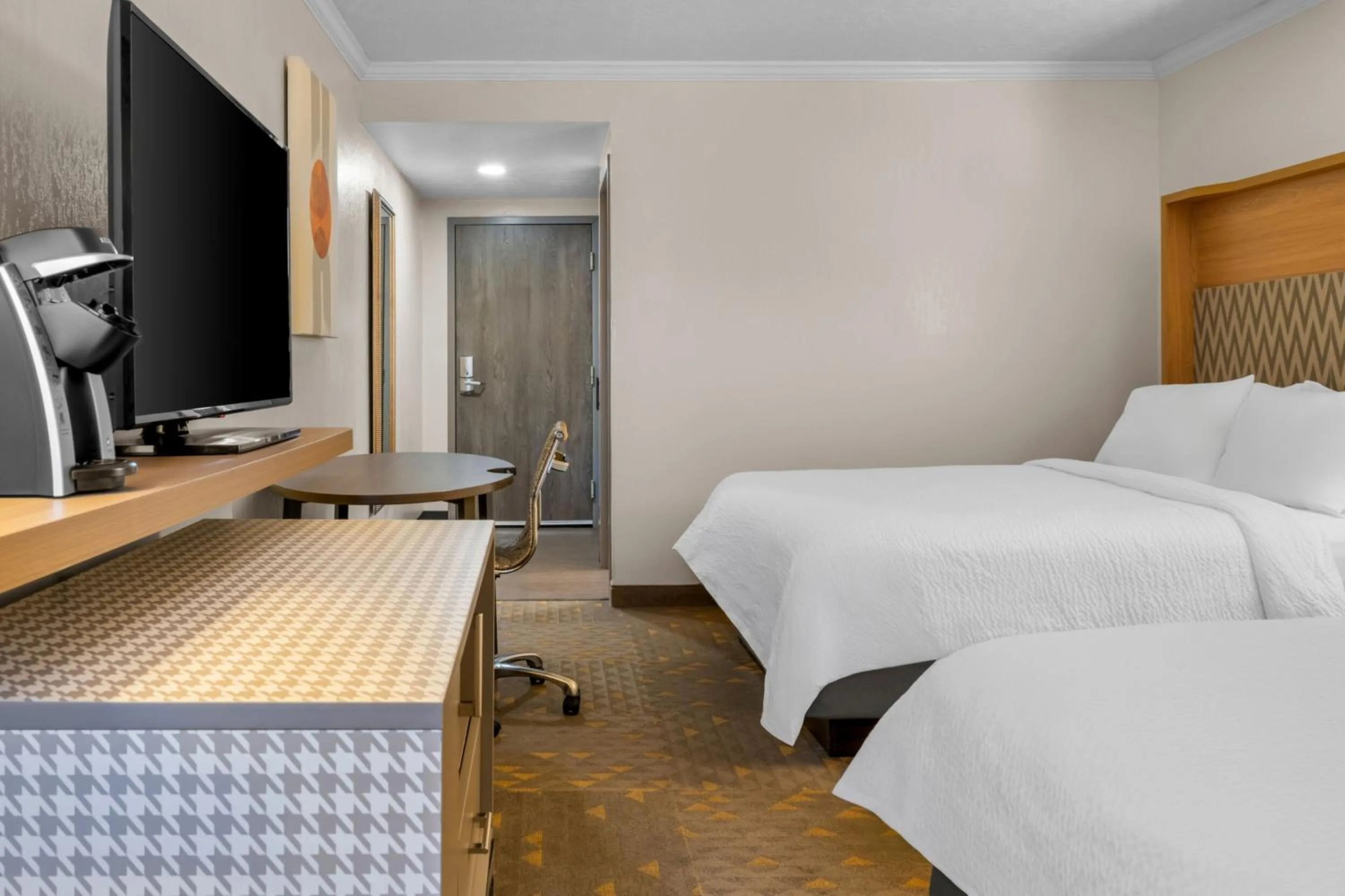 Photo of the whole room, Bed in Holiday Inn Rock Springs by IHG