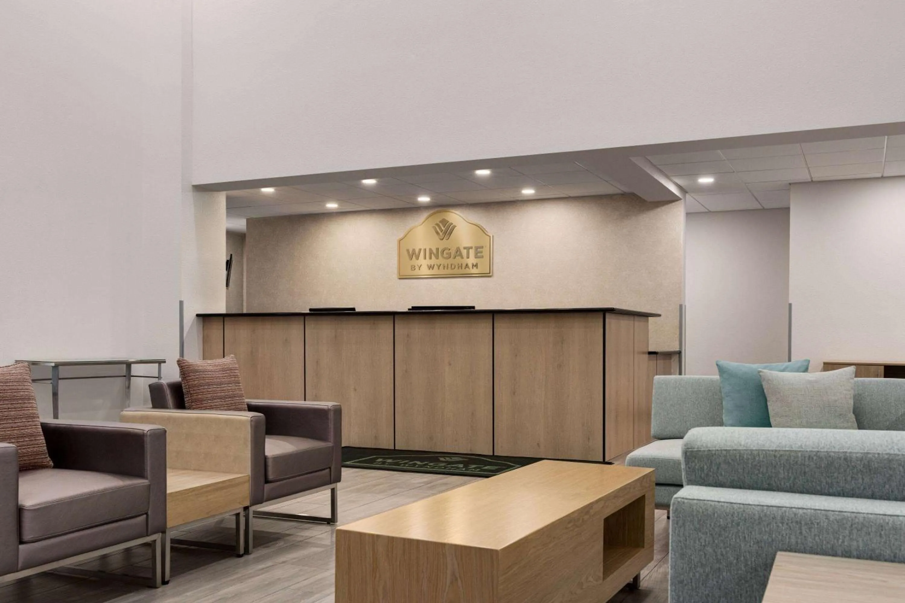 Lobby or reception in Wingate by Wyndham Green Bay