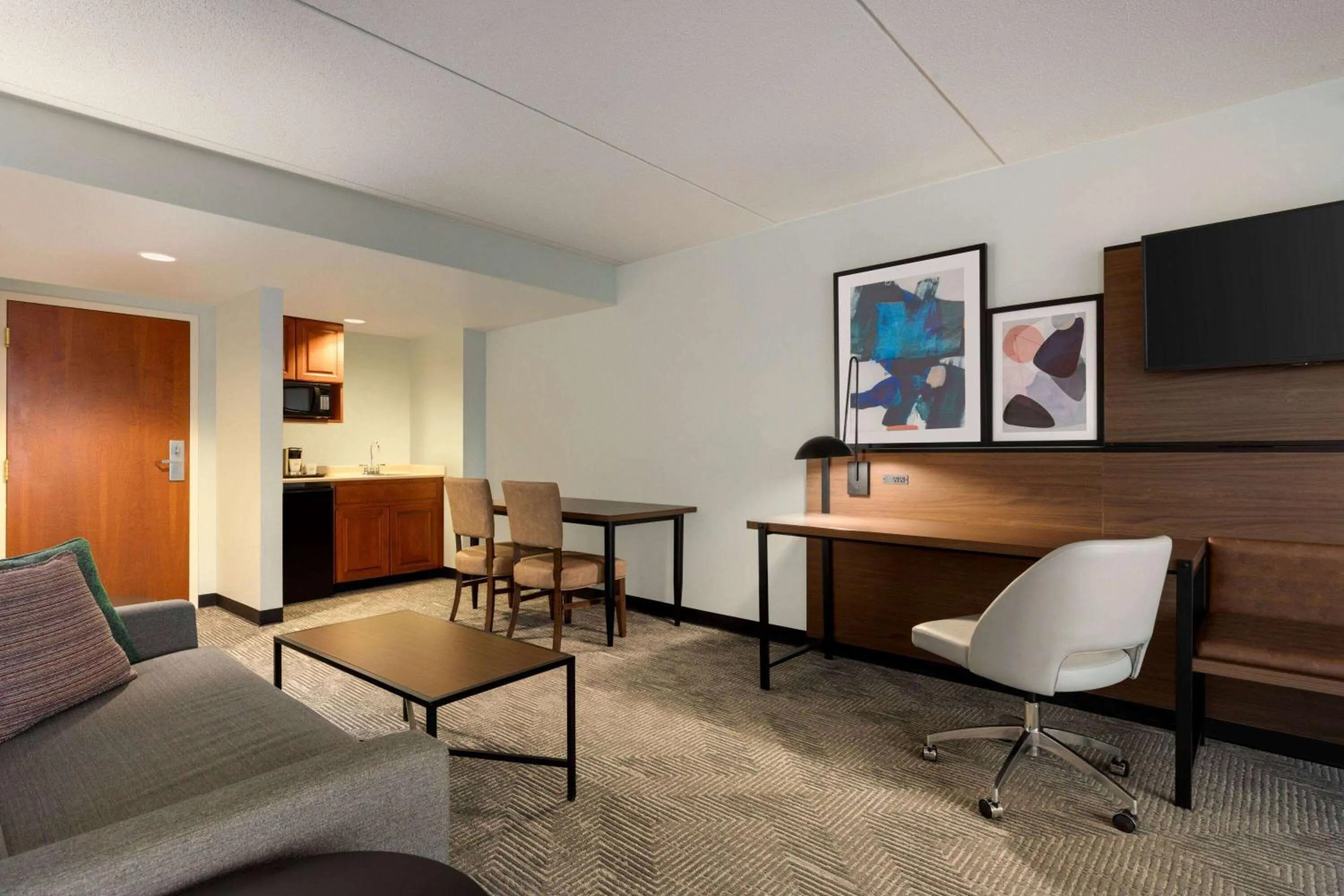 Photo of the whole room in Wingate by Wyndham Green Bay