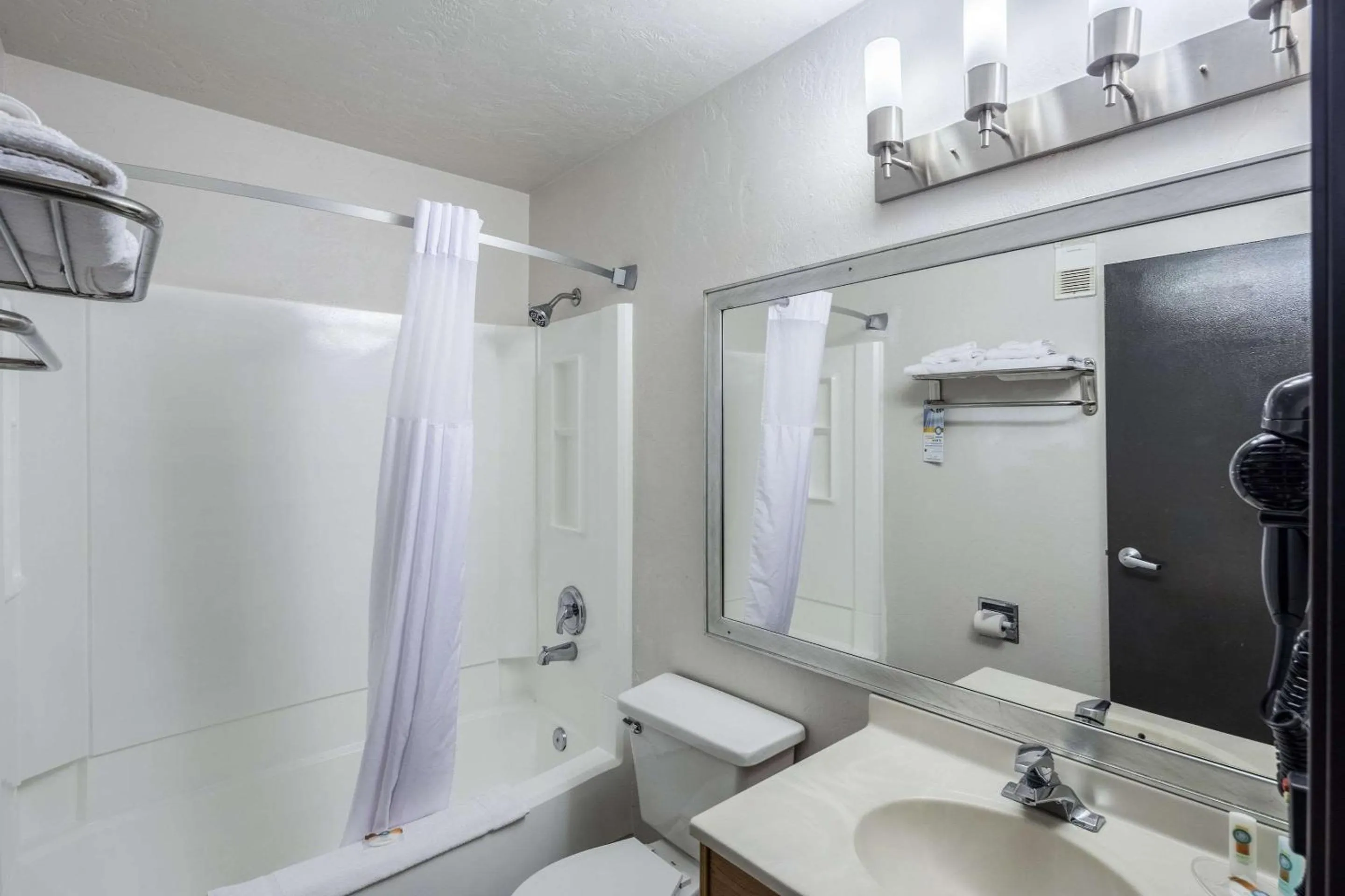 Bathroom in Quality Inn