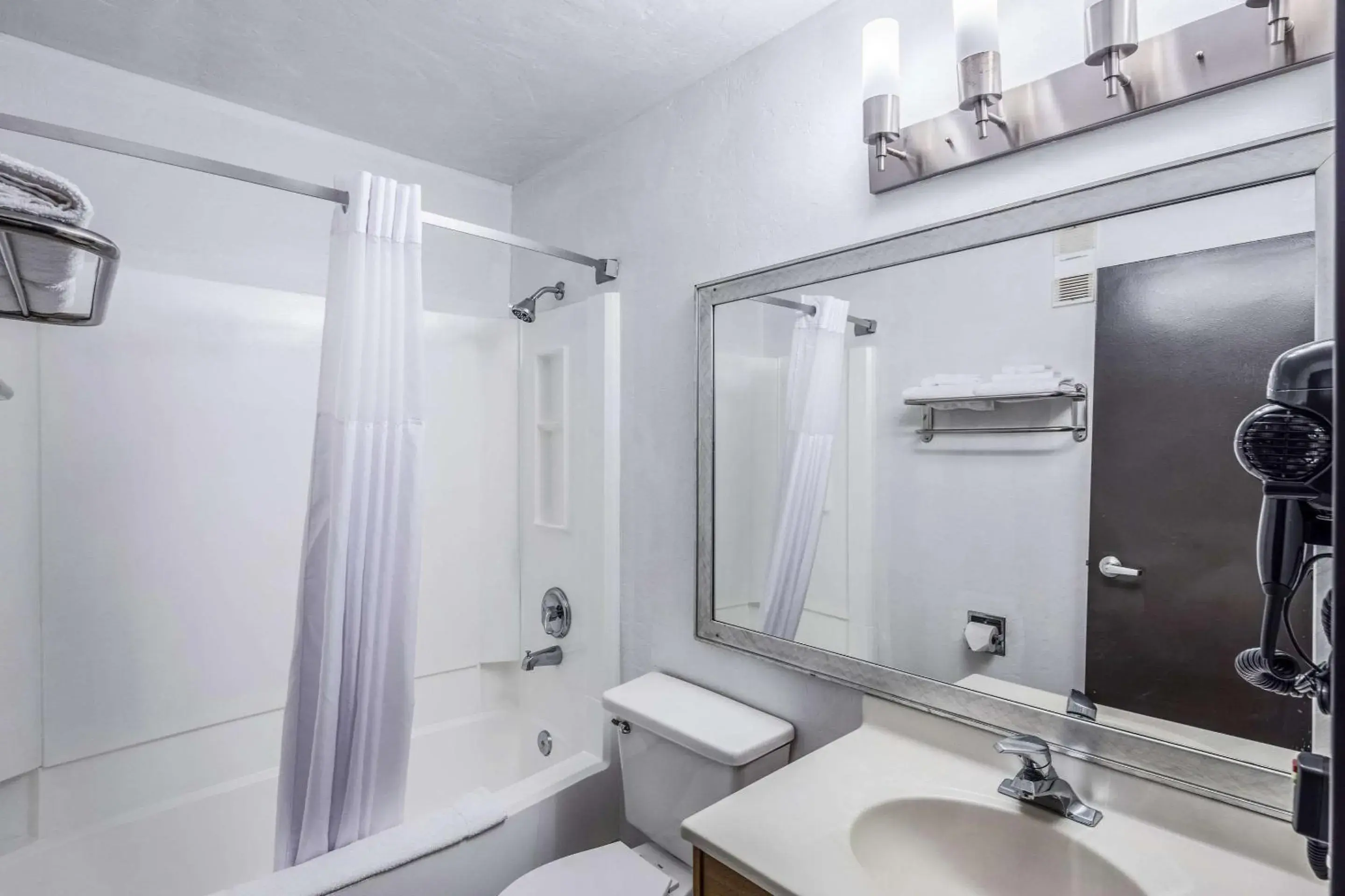 Photo of the whole room in Quality Inn Photo of the whole room in Quality Inn