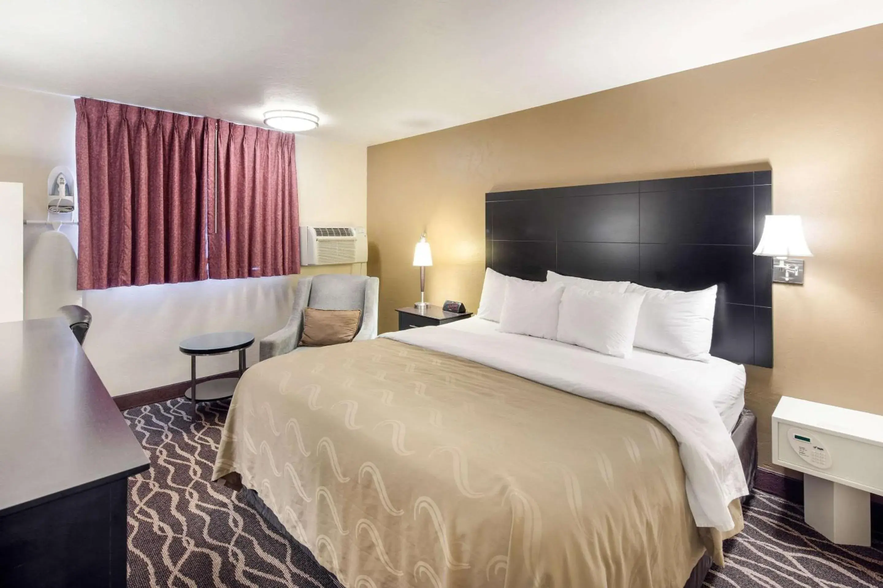 Photo of the whole room in Quality Inn Photo of the whole room in Quality Inn