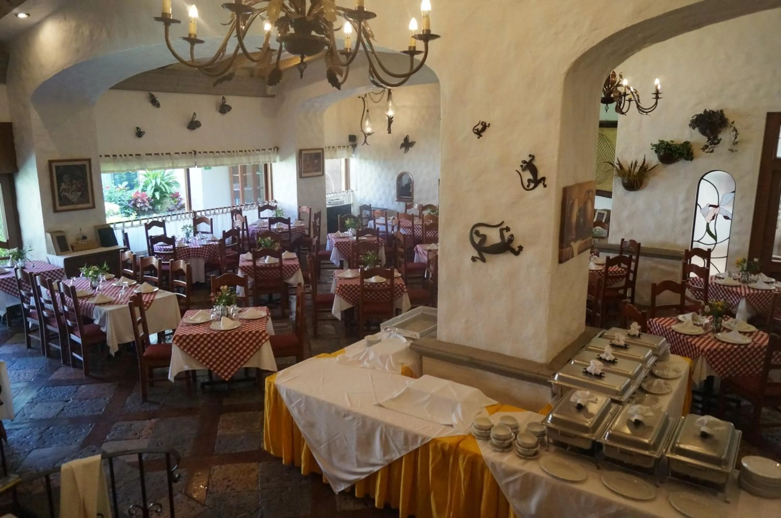 Restaurant/places to eat in Hotel Argento