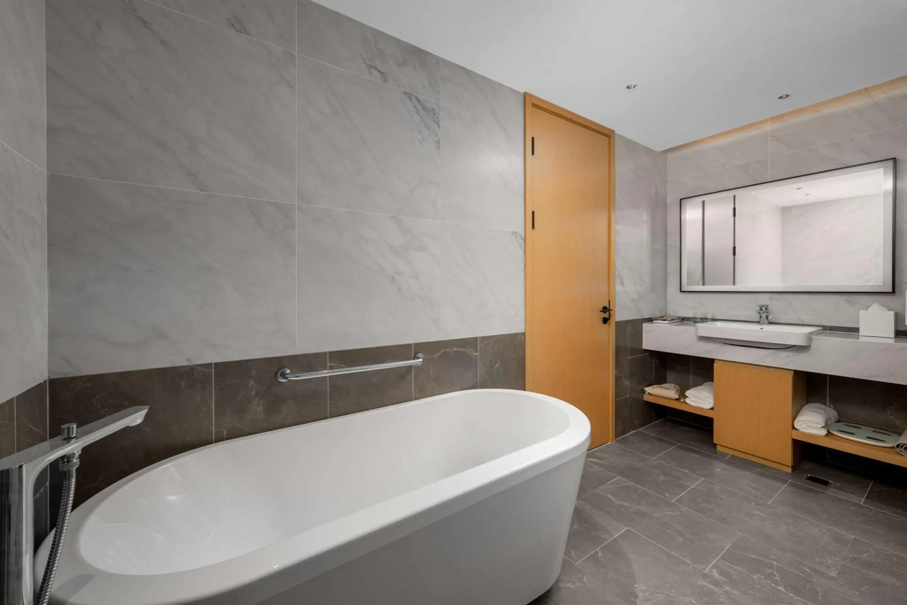 Bathroom in Hilton Garden Inn Shanghai Caoyang Bathroom in Hilton Garden Inn Shanghai Caoyang