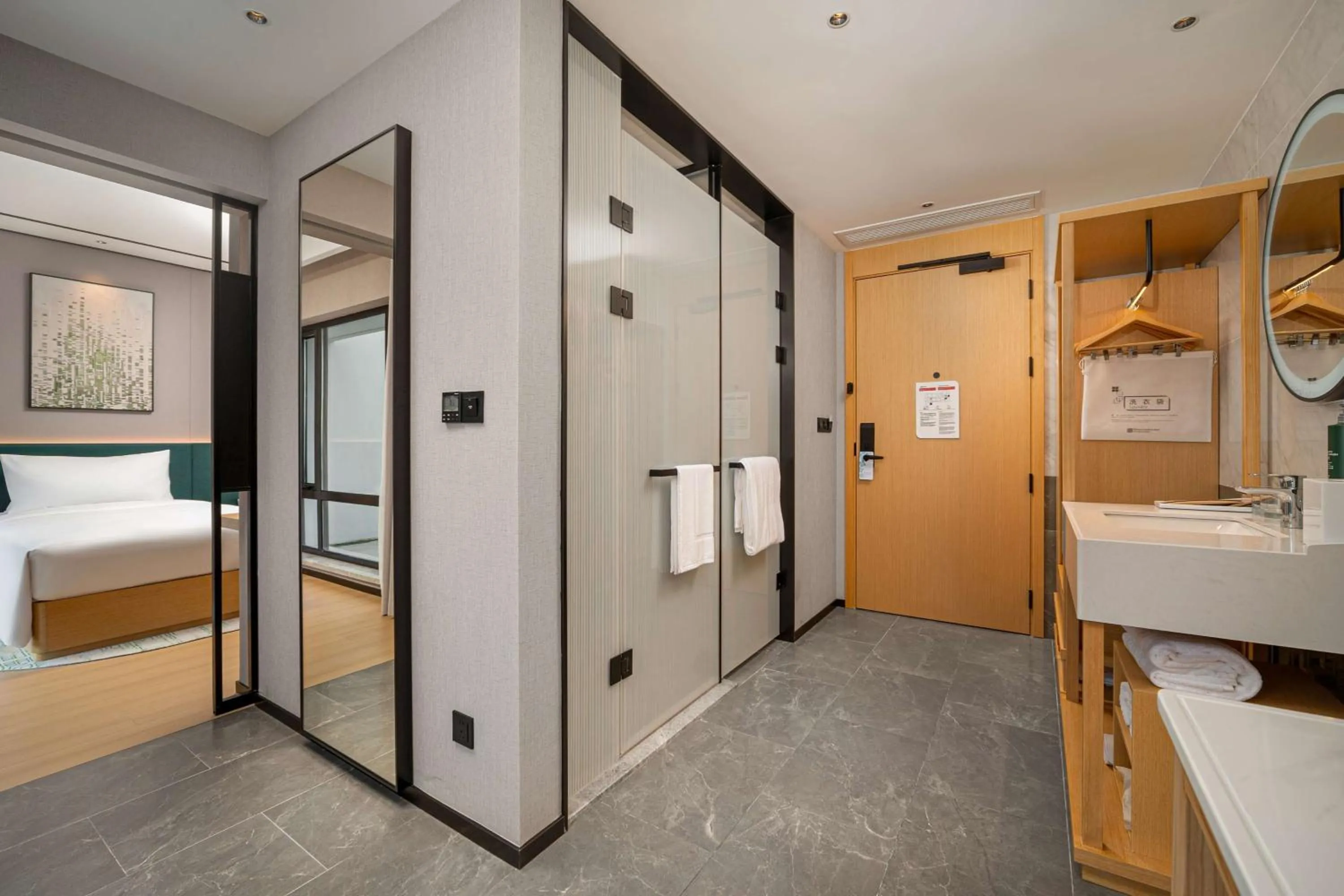 Bathroom, Bed in Hilton Garden Inn Shanghai Caoyang