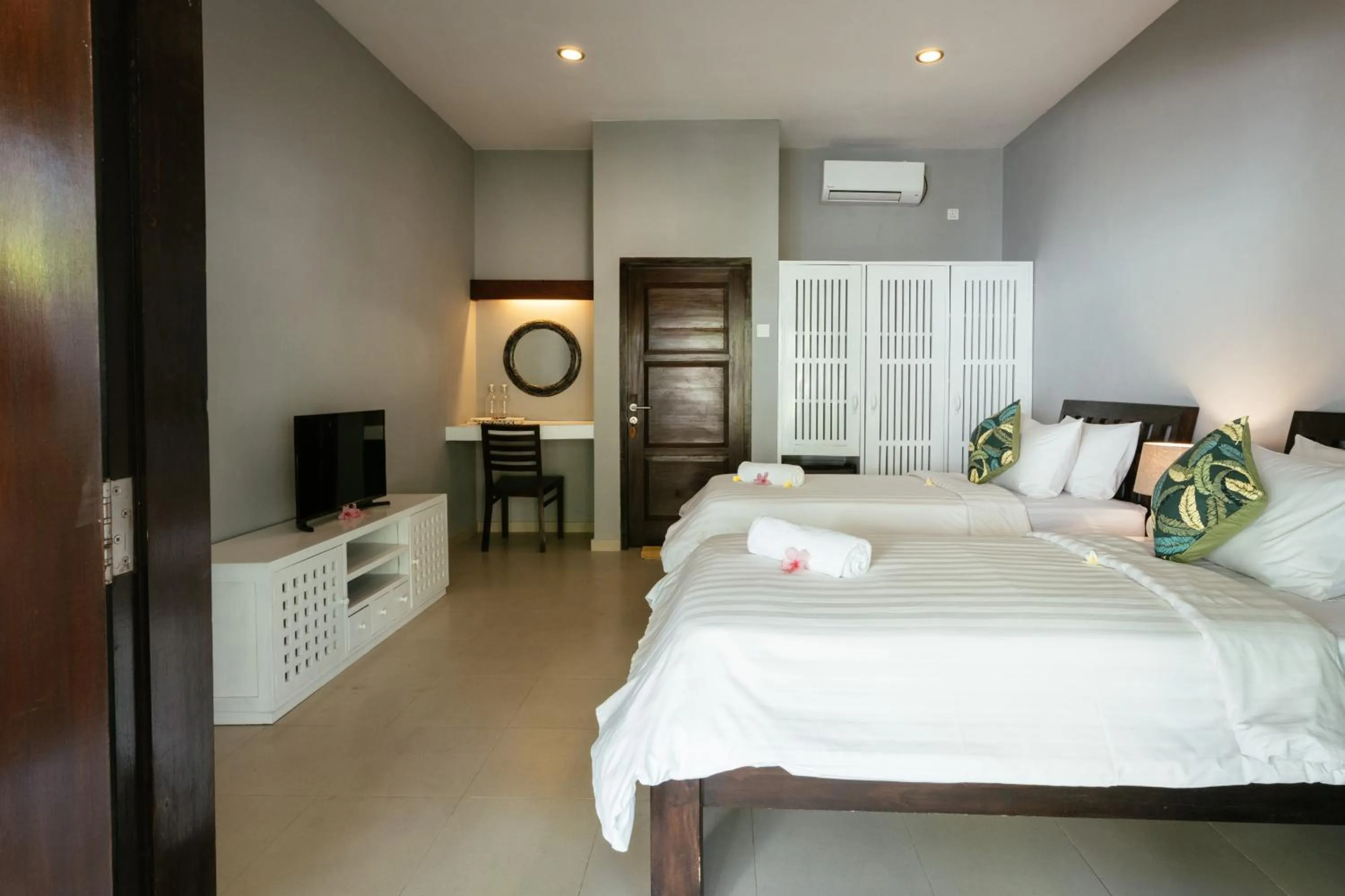 Facade/entrance, Bed in Manta Dive Gili Trawangan Resort