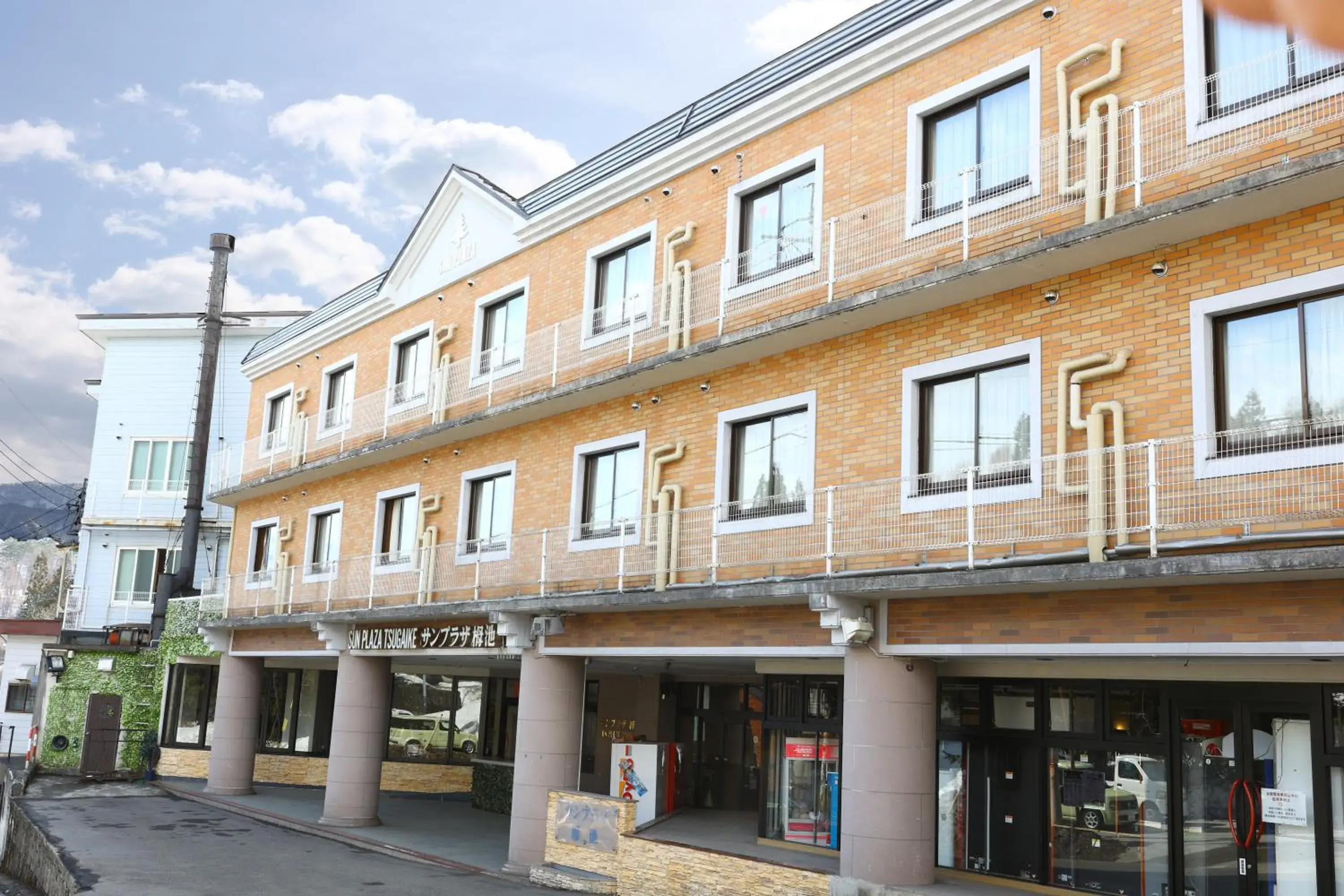Property building in Hotel Sunplaza Tsugaike Property building in Hotel Sunplaza Tsugaike
